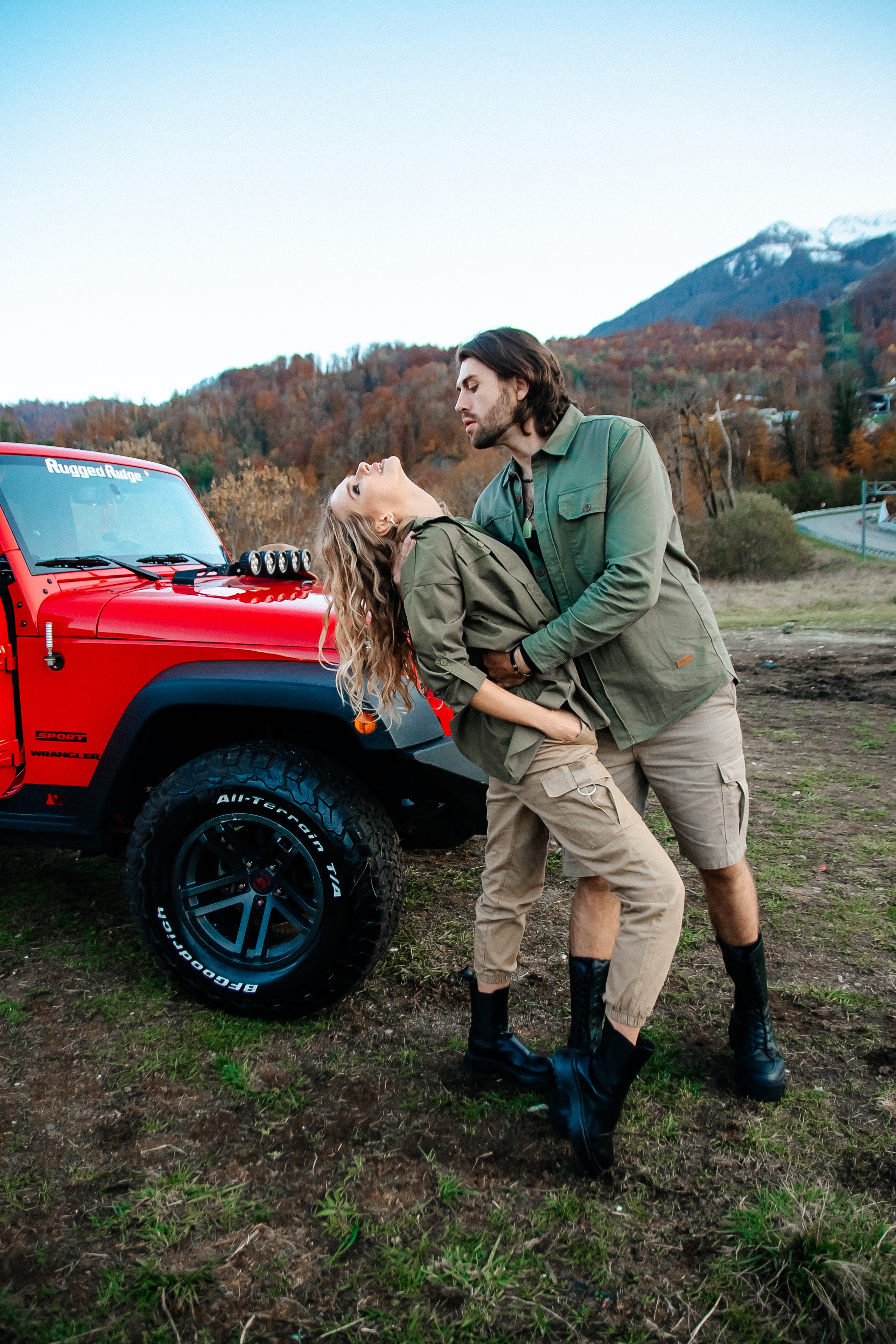 Фотосессия Сафари на джипе в горах Роза Хутор. Love story Ярослав и Екатерина
