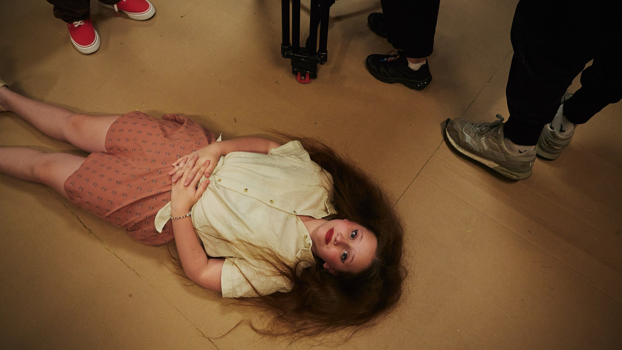 Бэкстейдж сериала «Школота» — репортажная фотосъёмка съёмочного процесса. Репортажный фотограф в Москве — Дмитрий Тарасов | Съёмка мероприятий, концертов, корпоративов