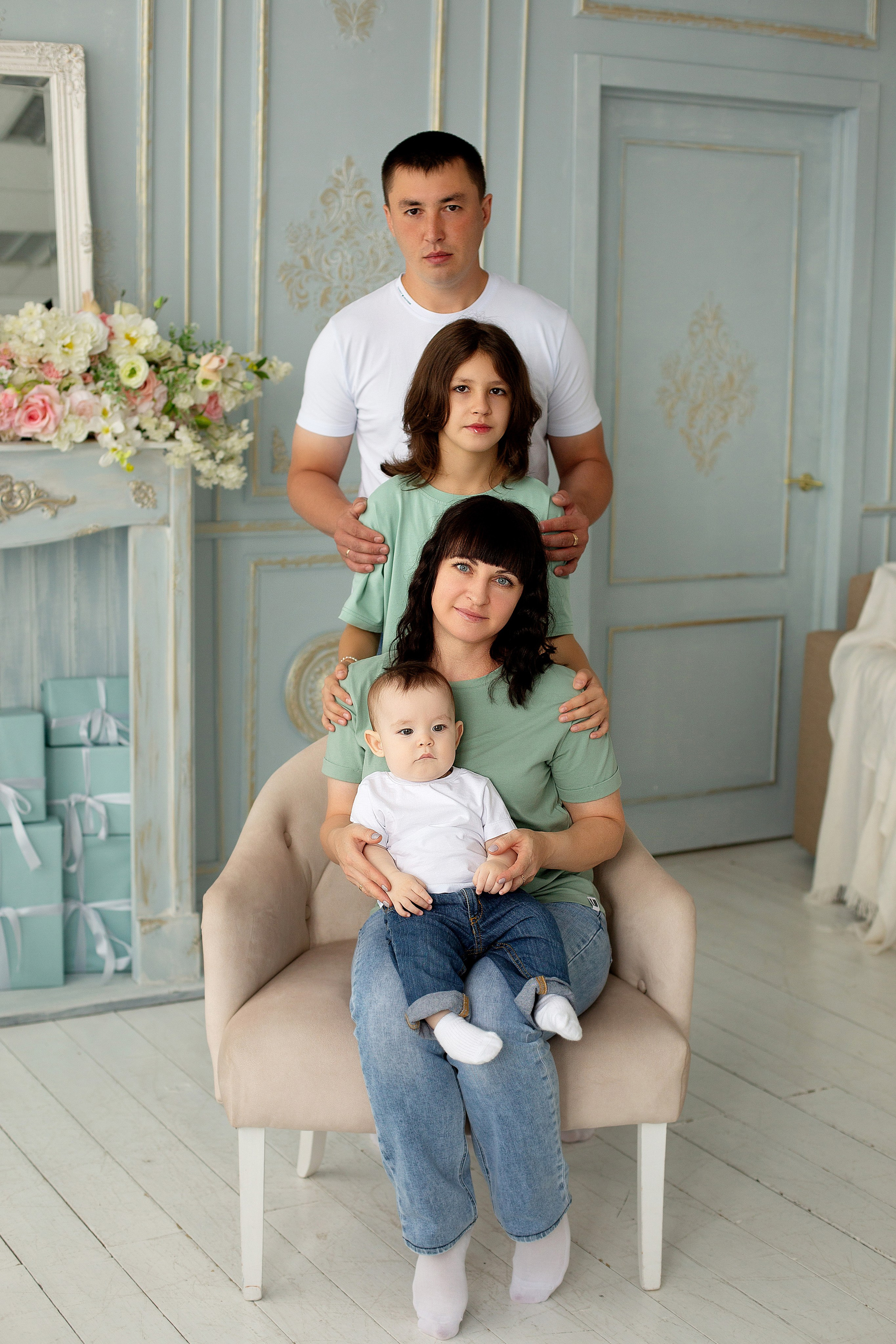 Семейная съемка в студии. Семейный и детский фотограф в Омске Юлия Жукова