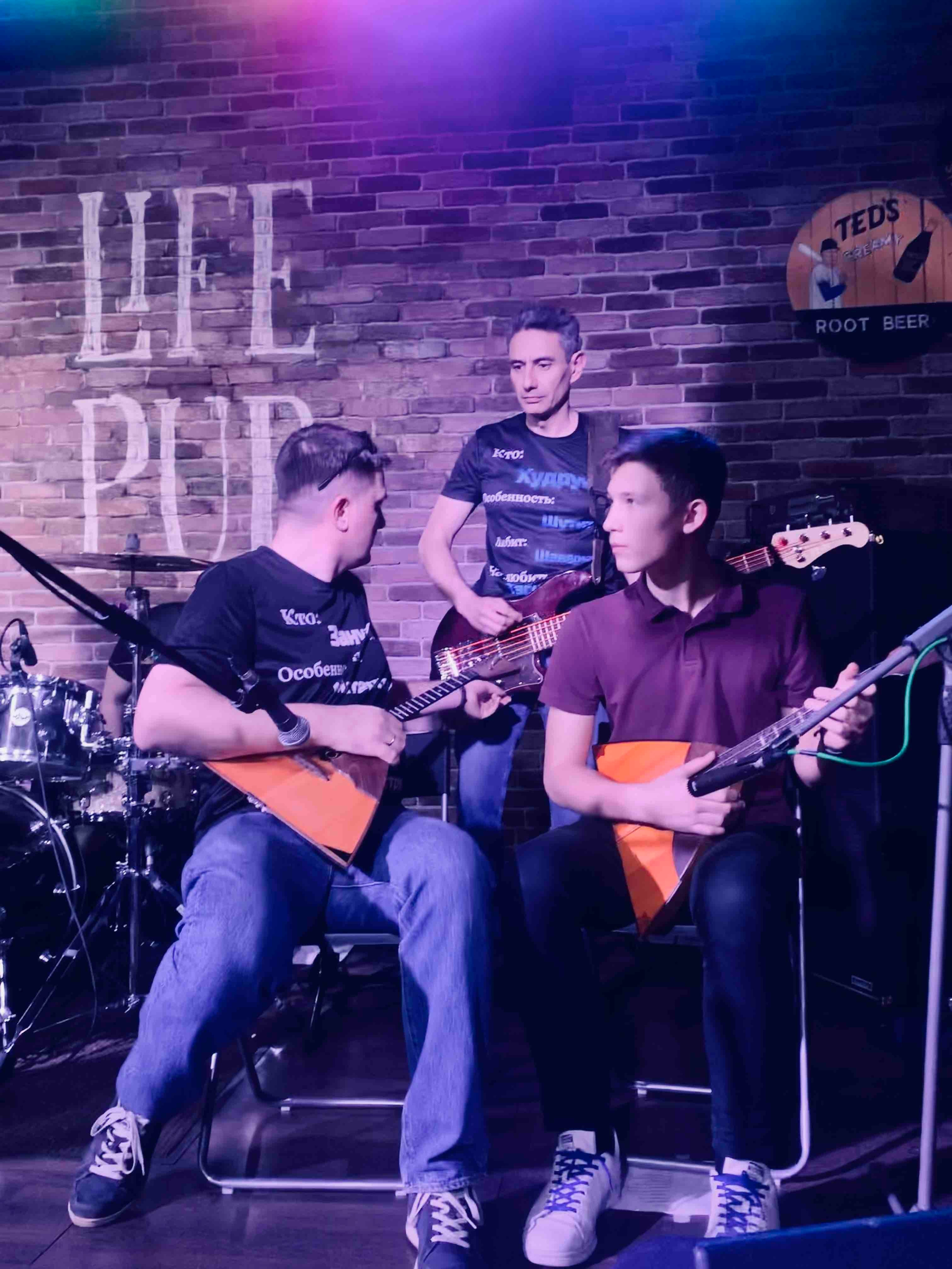 LifePub 16.03.2022. Московская кавер-группа BankBand