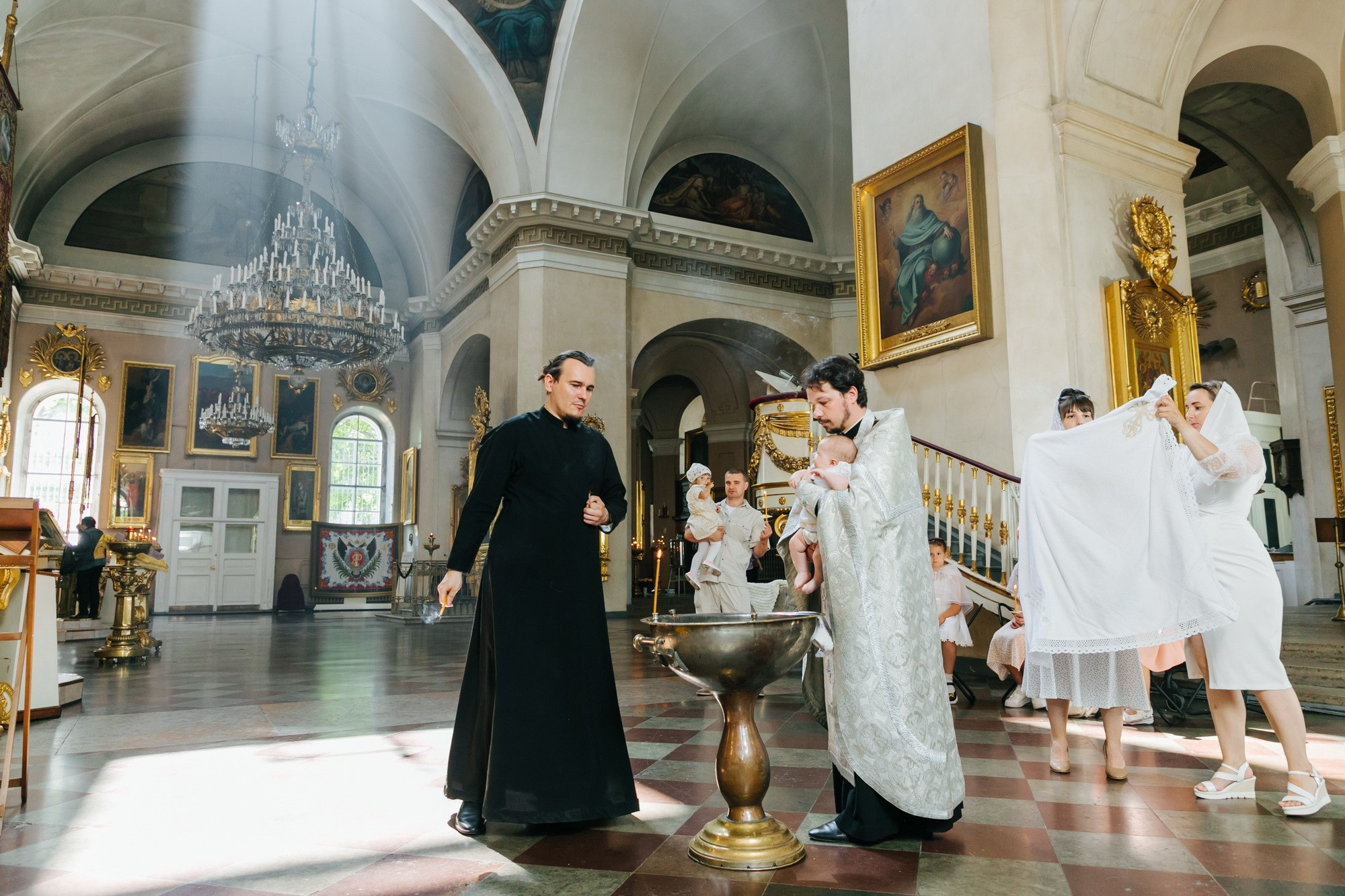 Крещение малыша в Спасо Преображенском Соборе СПб. Фотограф крещение венчание в Петербурге! Помогает подобрать храм и посоветовал душевного батюшку в СПб