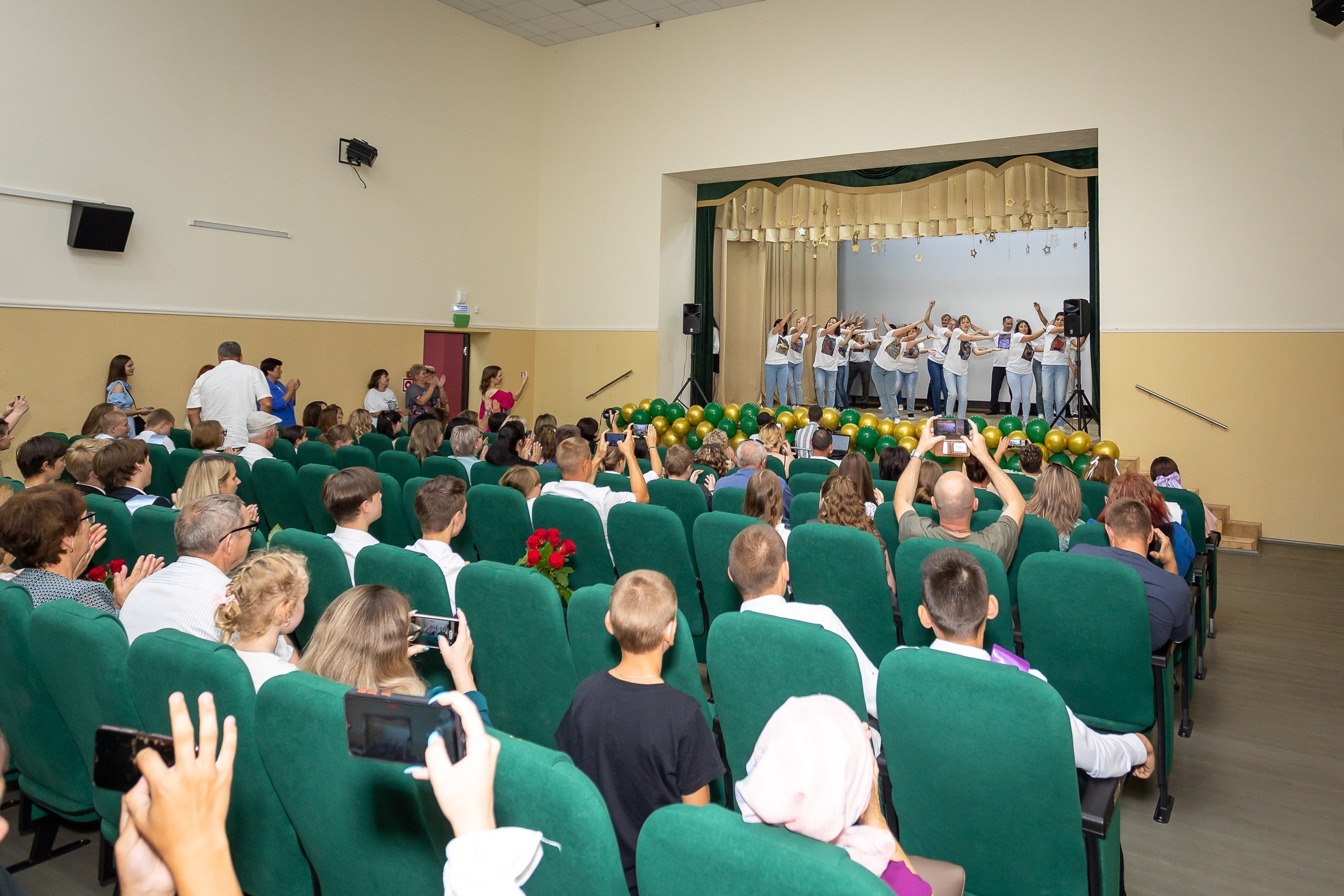 Вручение аттестата и выпускной вечер. Выпускные альбомы Майкоп, Краснодар Елена Золотарева
