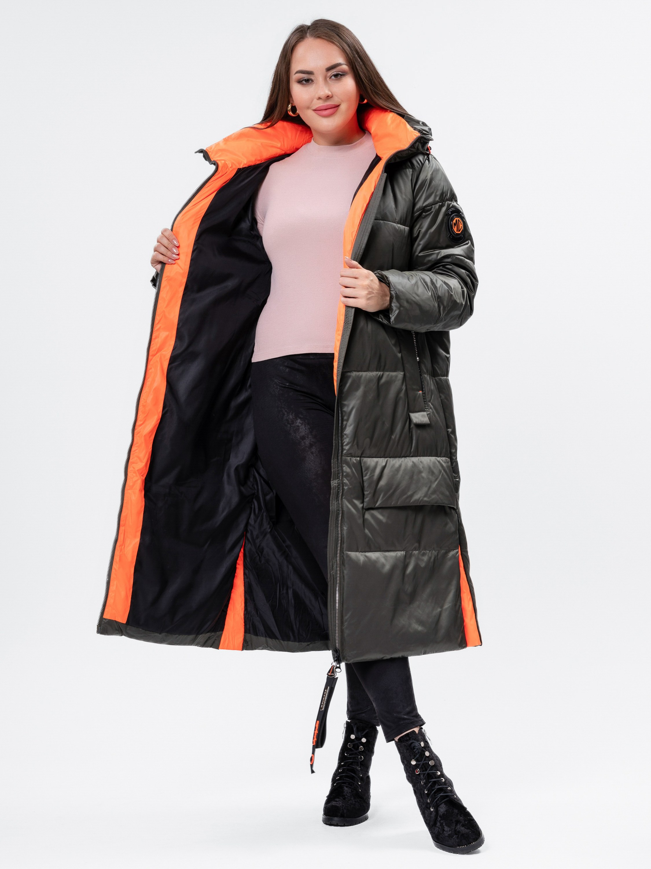 Полная модель девушка съёмка одежды для сайта