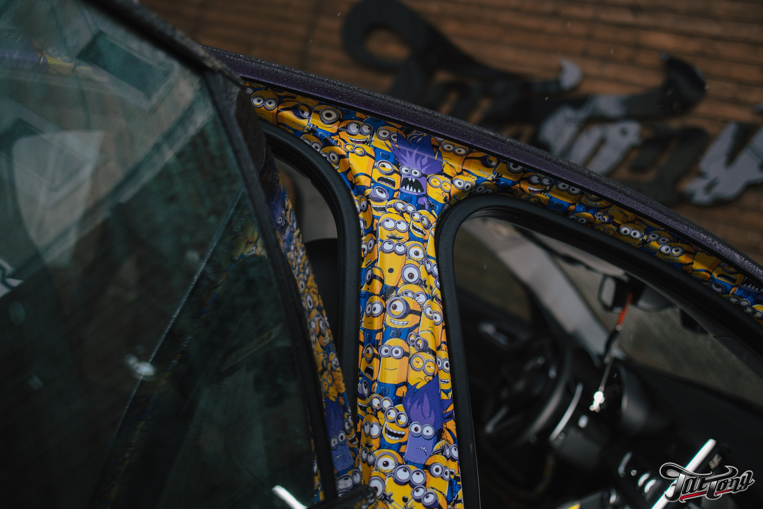 Alfa Romeo Giulia ремни безопасности с принтом и оклейка проемов. DeLorein