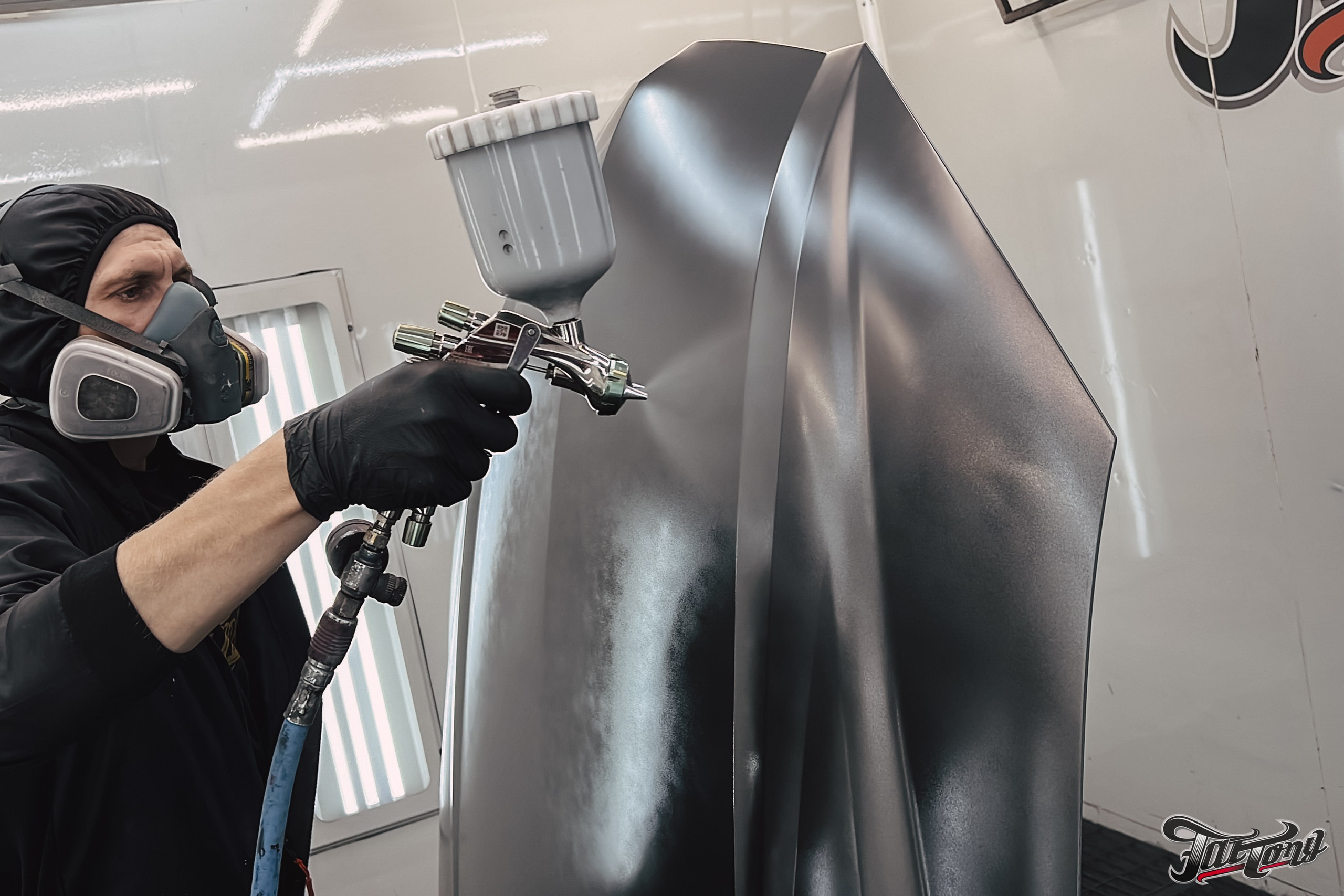 Lamborghini Urus перешив поврежденных элементов салона, окрас капота и деталей. DeLorein