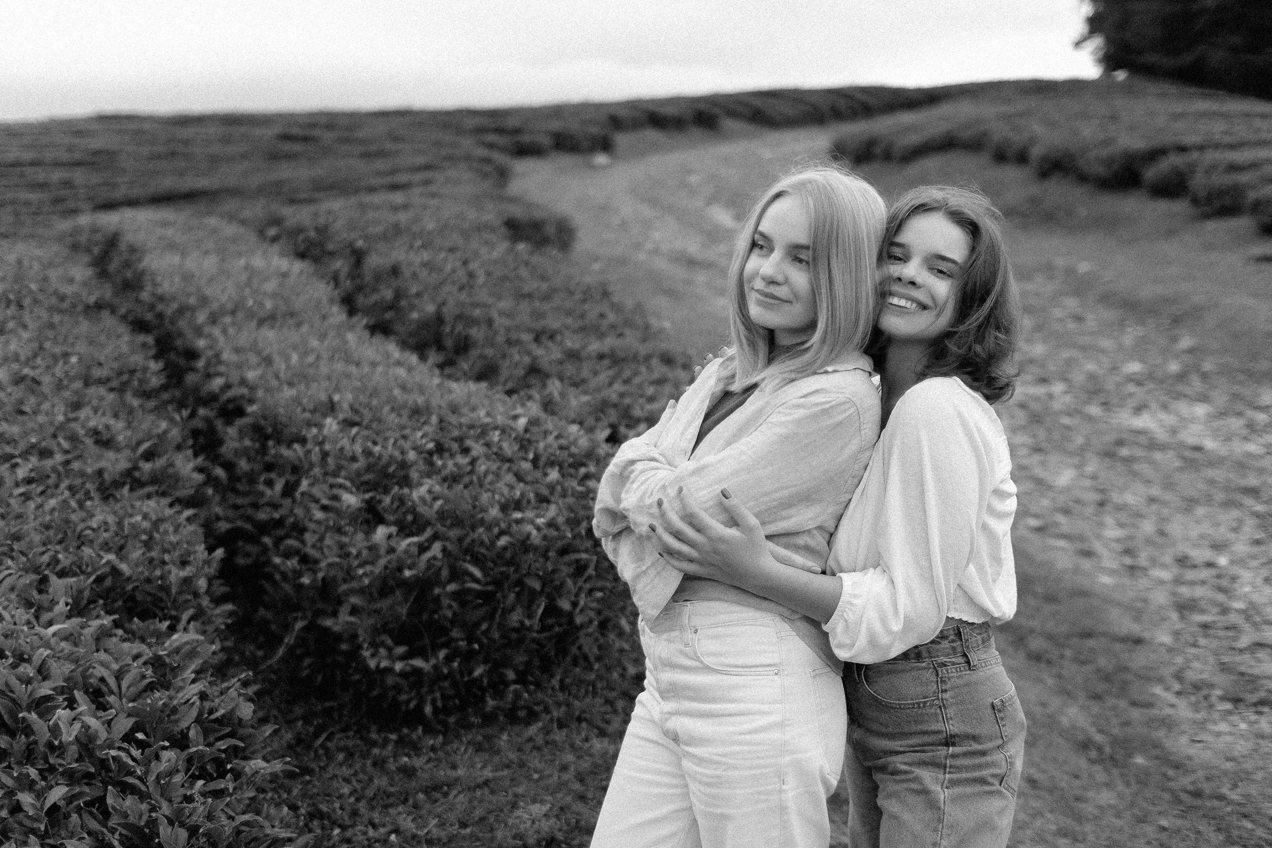 Vika & Marina • Sisters. Photographer Elizaveta Samokrutova