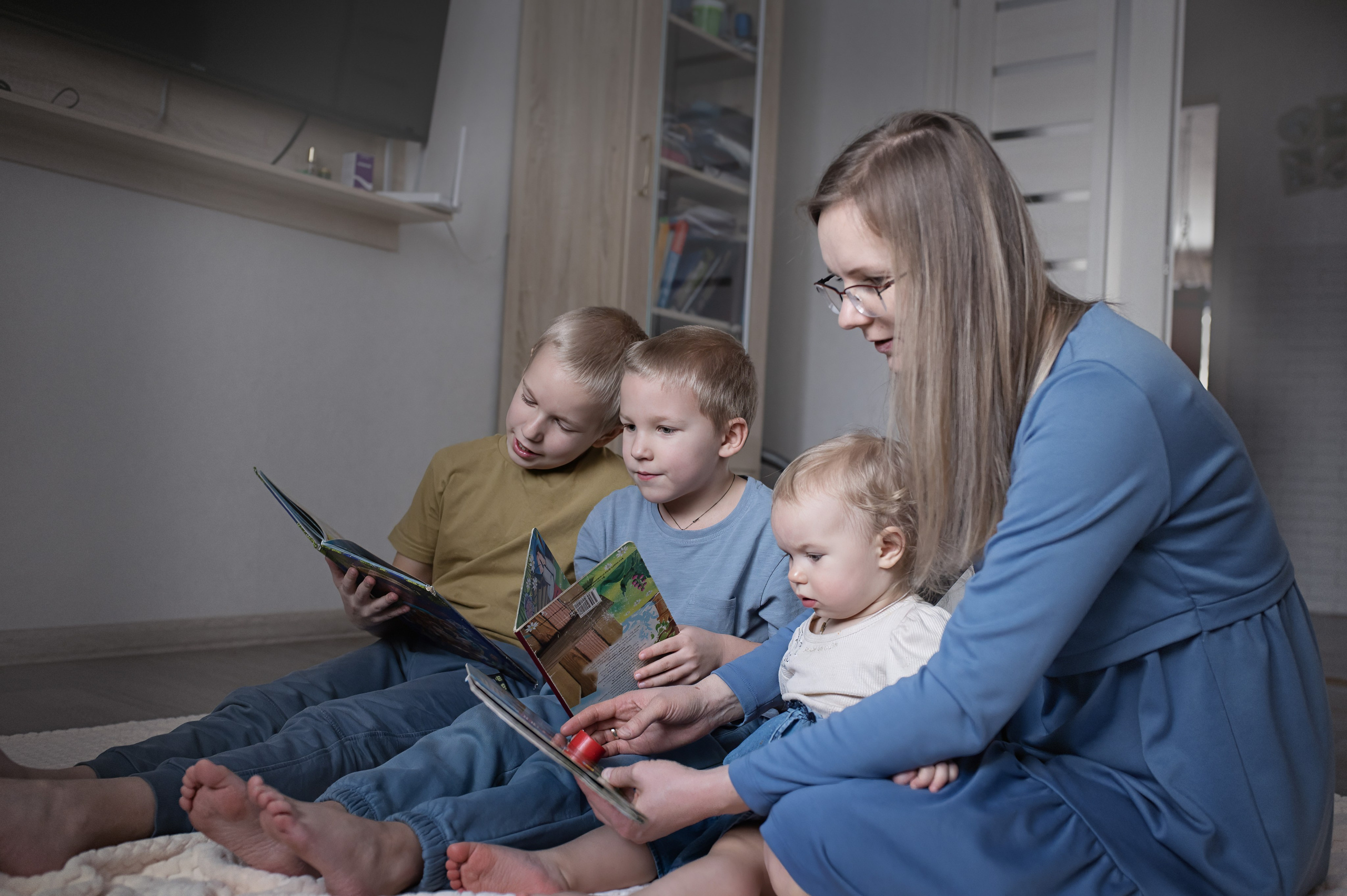 Семья Ляминых дома. Фотографы крещения/венчания  Красноярск Татьяна и Вячеслав Переваловы