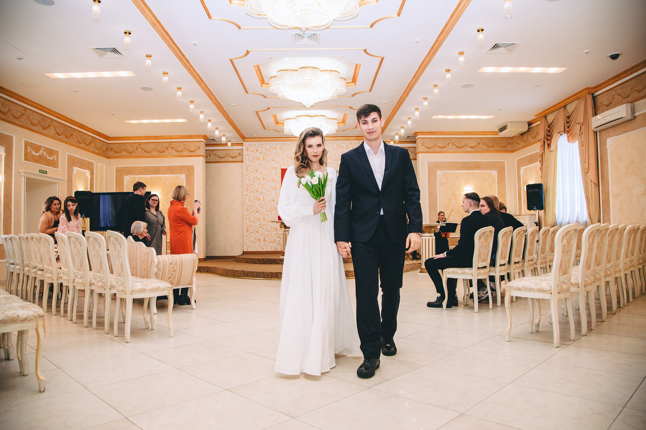 Свадебная фотосессия в национальной библиотеке Удмуртской Республики. Дима Никитин свадебный и семейный фотограф в Ижевске и Удмуртии с 2007 года