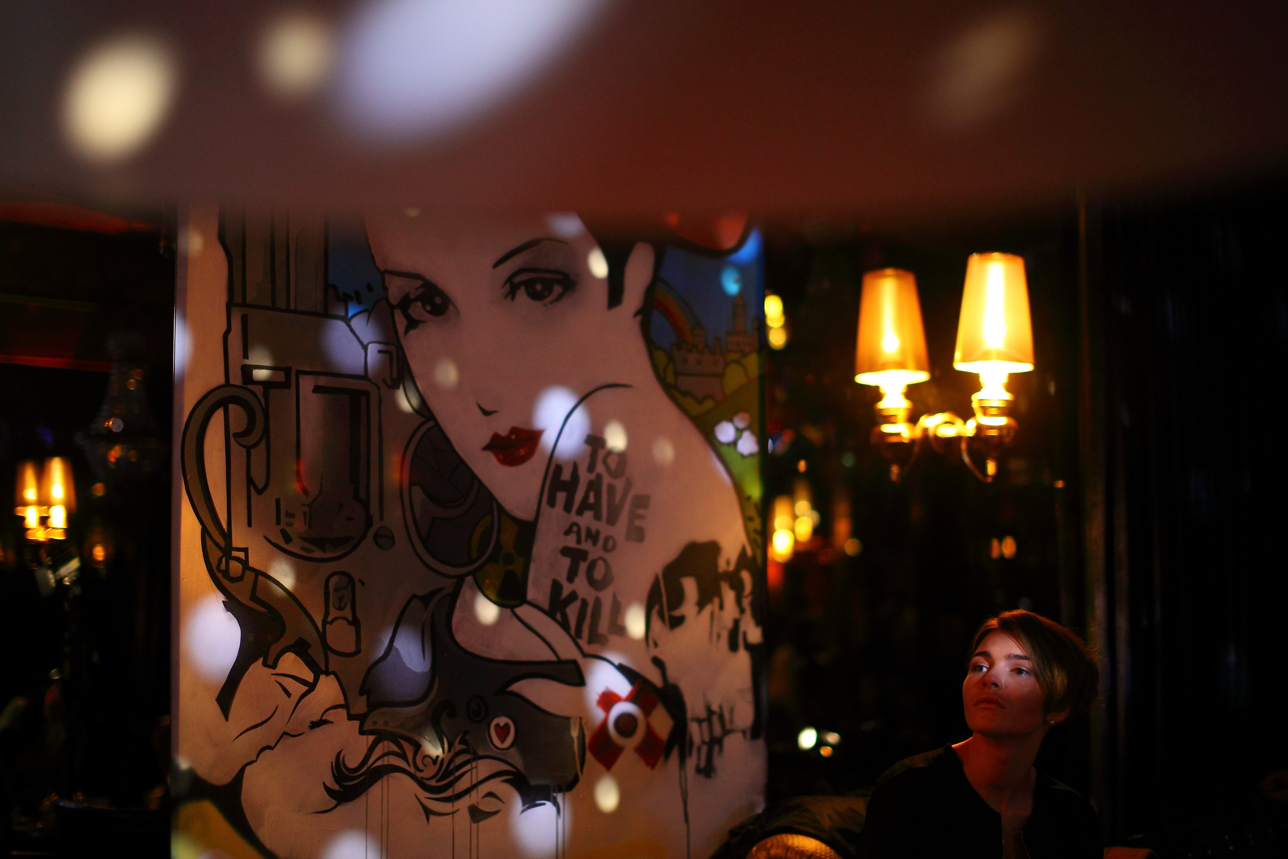 Портретная съемка девушки в кафе. Свадебный и репортажный фотограф в Ярославле и Санкт-Петербурге Роман Микрюков