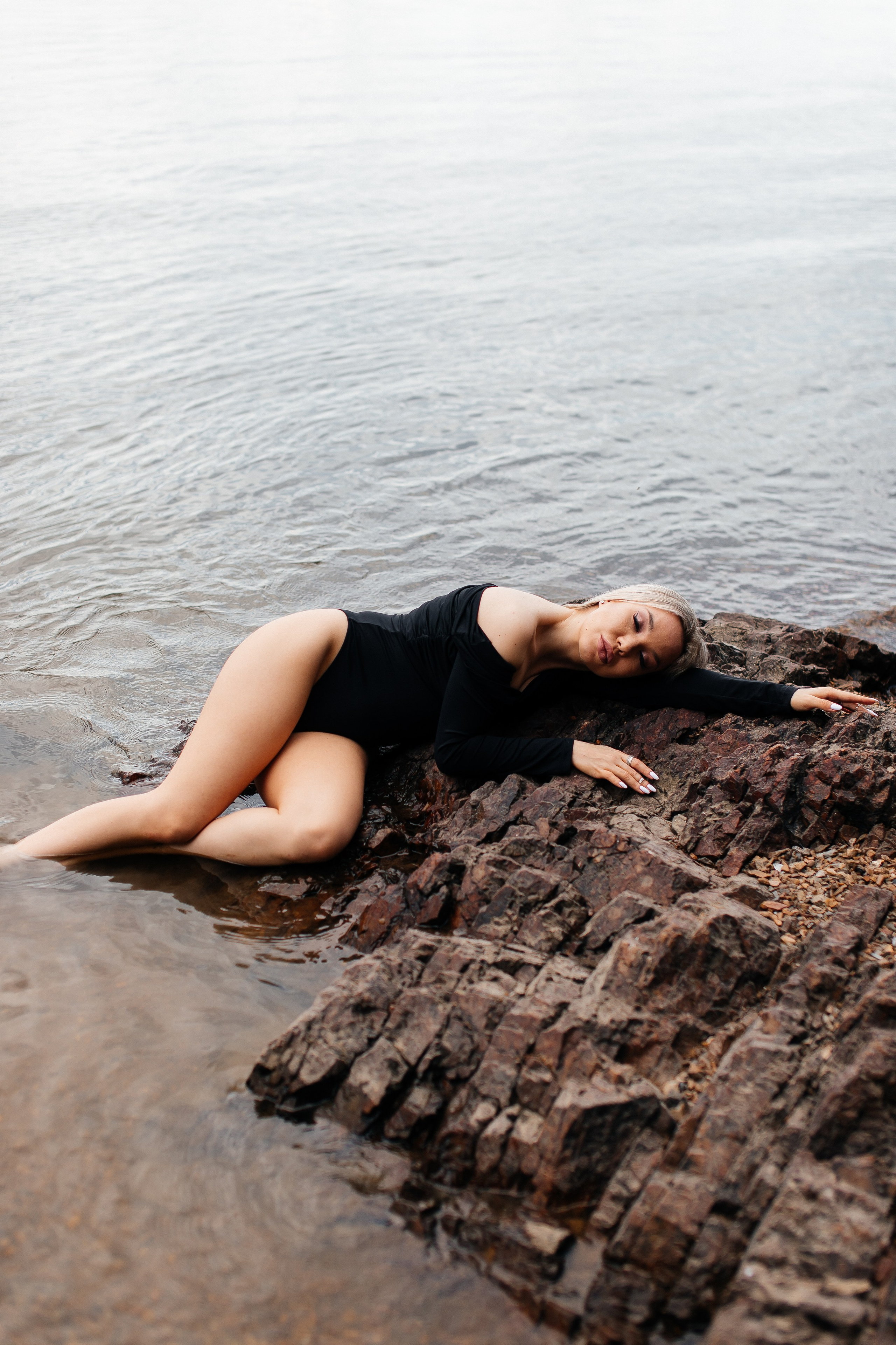 Босиком по скалам. Свадебный и семейный фотограф в Санкт-Петербурге