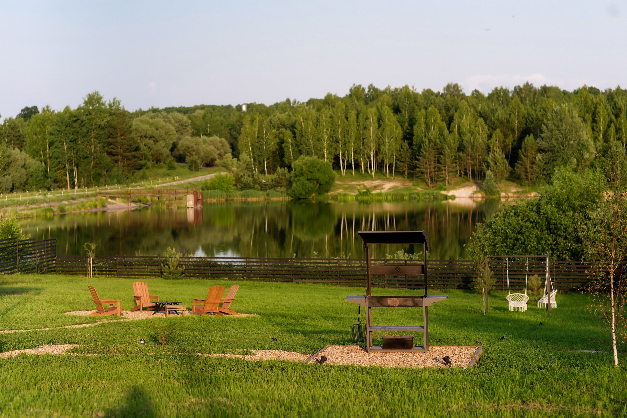 Наша территория. Глэмпинг. Аренда дома для отдыха в Брянске. Банный чан, зона BBQ. Дом на озере в Брянске. Отдых Брянск