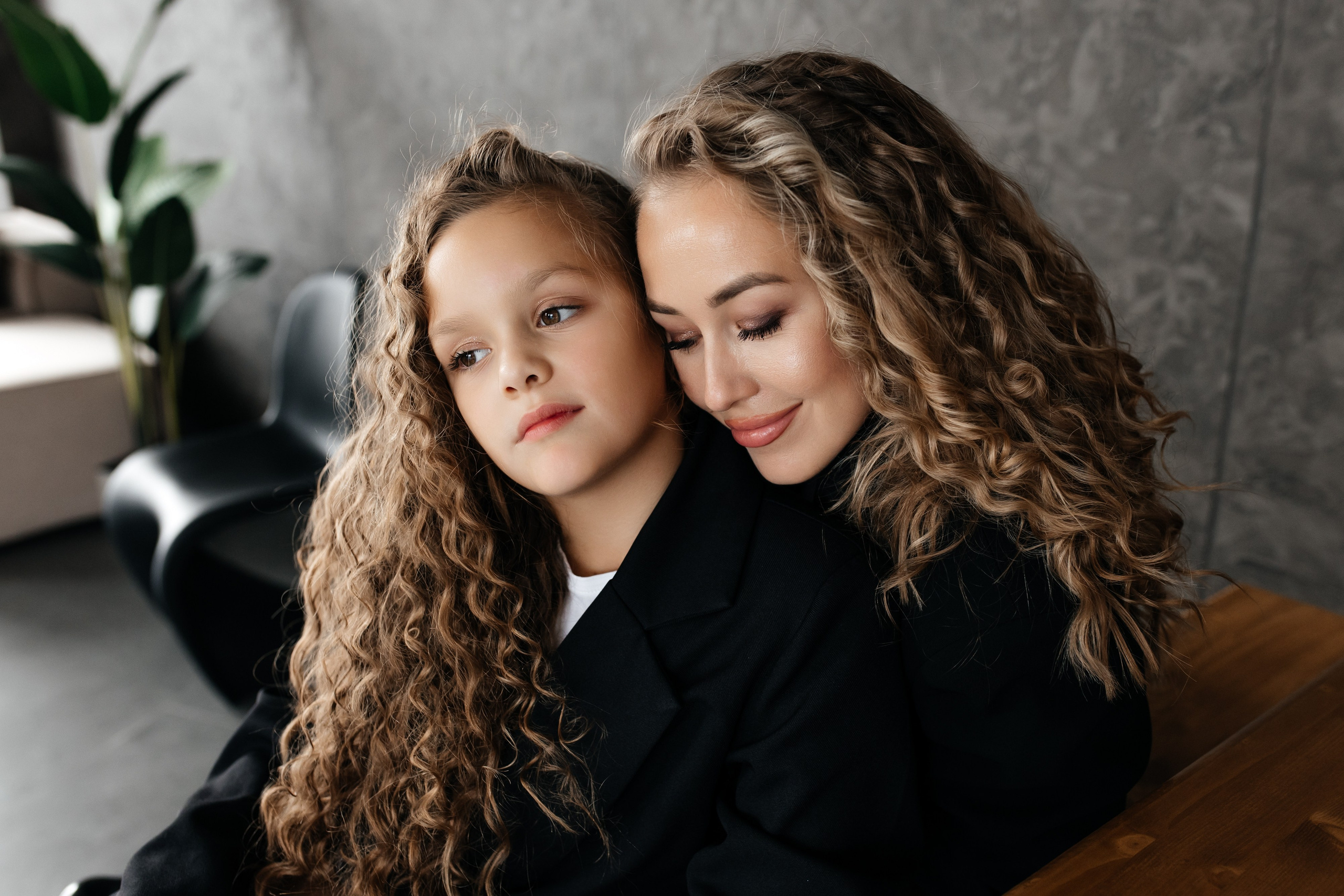Mother & daughter. ФОТОГРАФ
