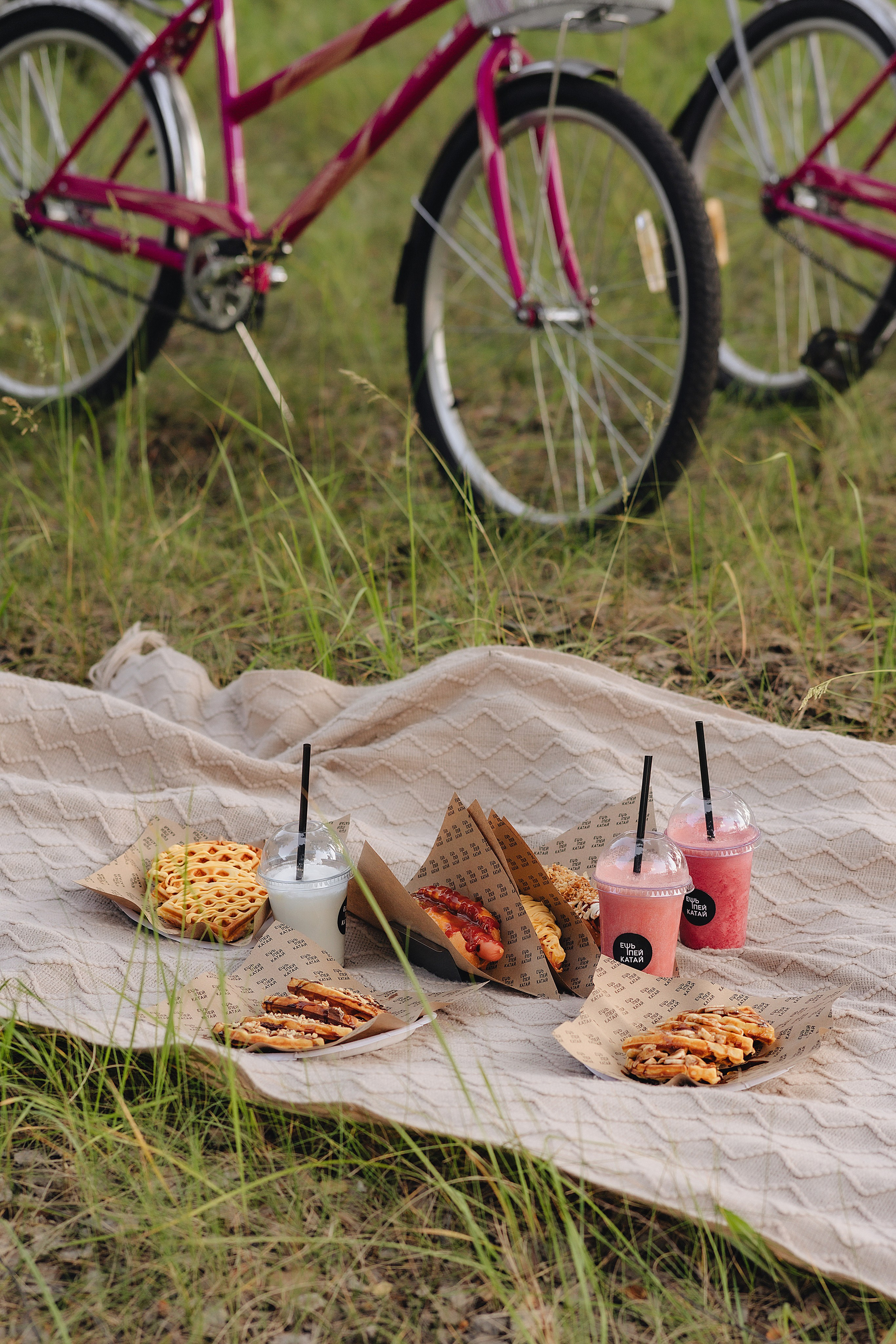 Семейная прогулка | Съемка для кофейни. Фотограф Карина Шмулёва. Воронеж и область