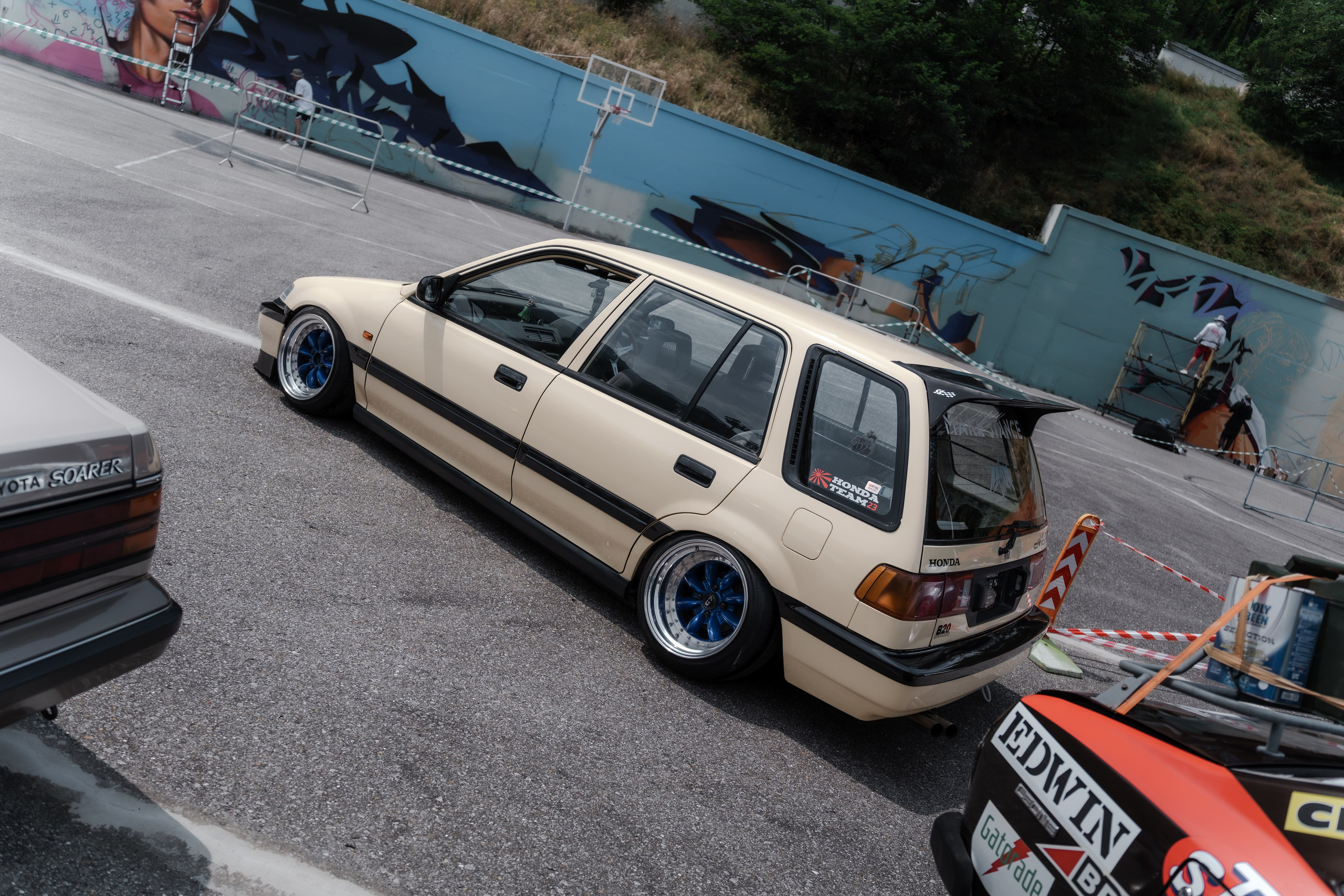 //GROUNDED2025. Автомобильный фотограф