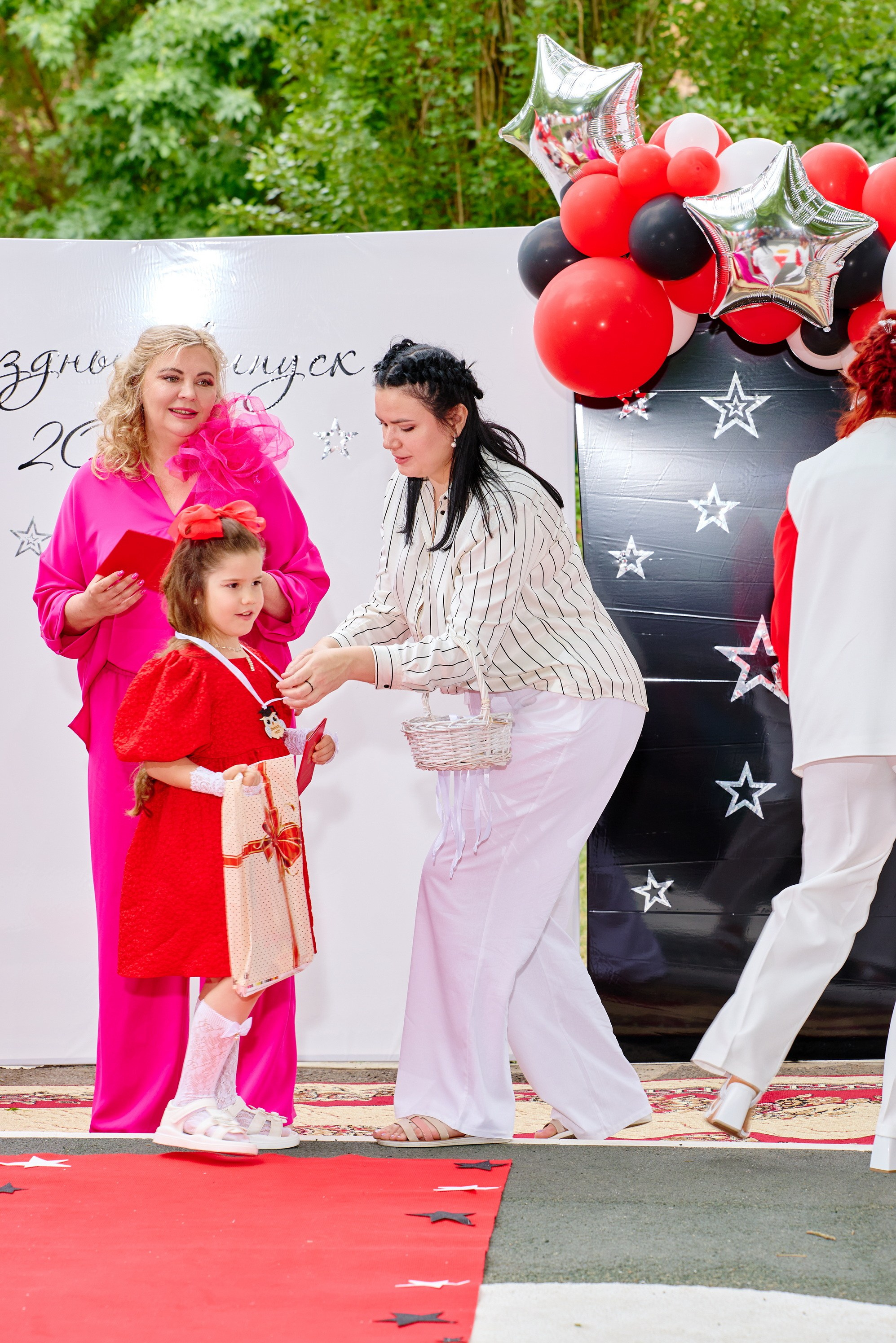 Выпускной 45 сад. Фотограф Выпускные альбомы Таганрог Сергей Коробченко