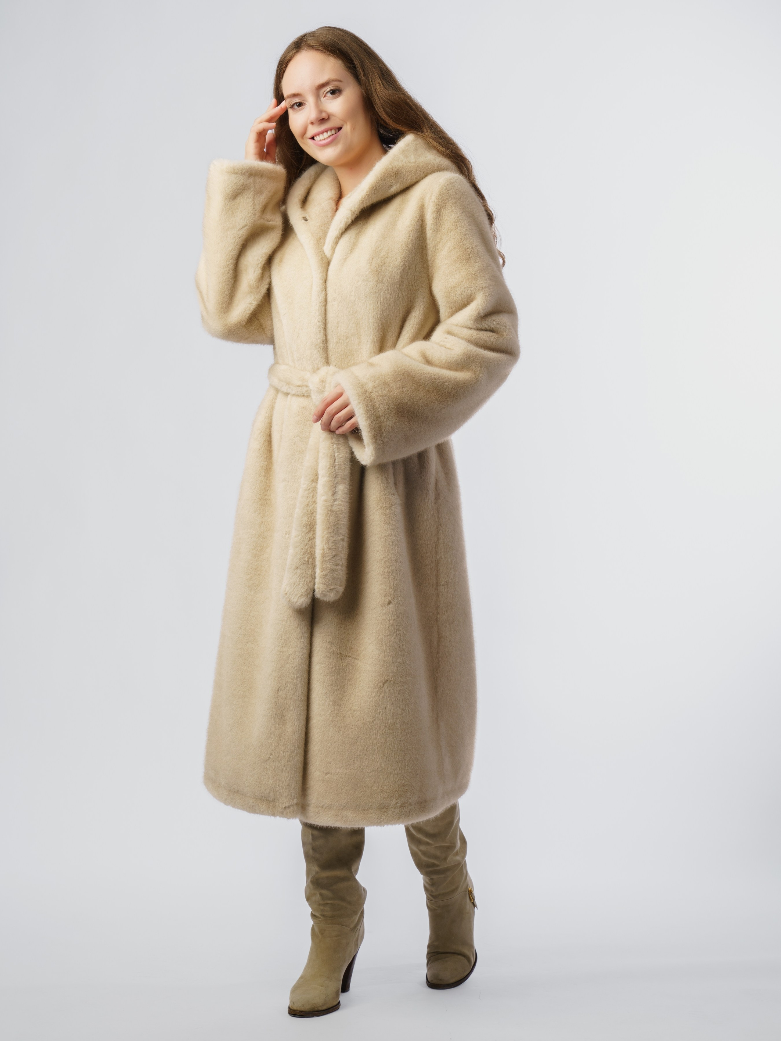 Шубы, модель Кристина. KED Production — продакшн из СПб. Создаём фото, видео и контент, который помогает брендам и селлерам продавать больше