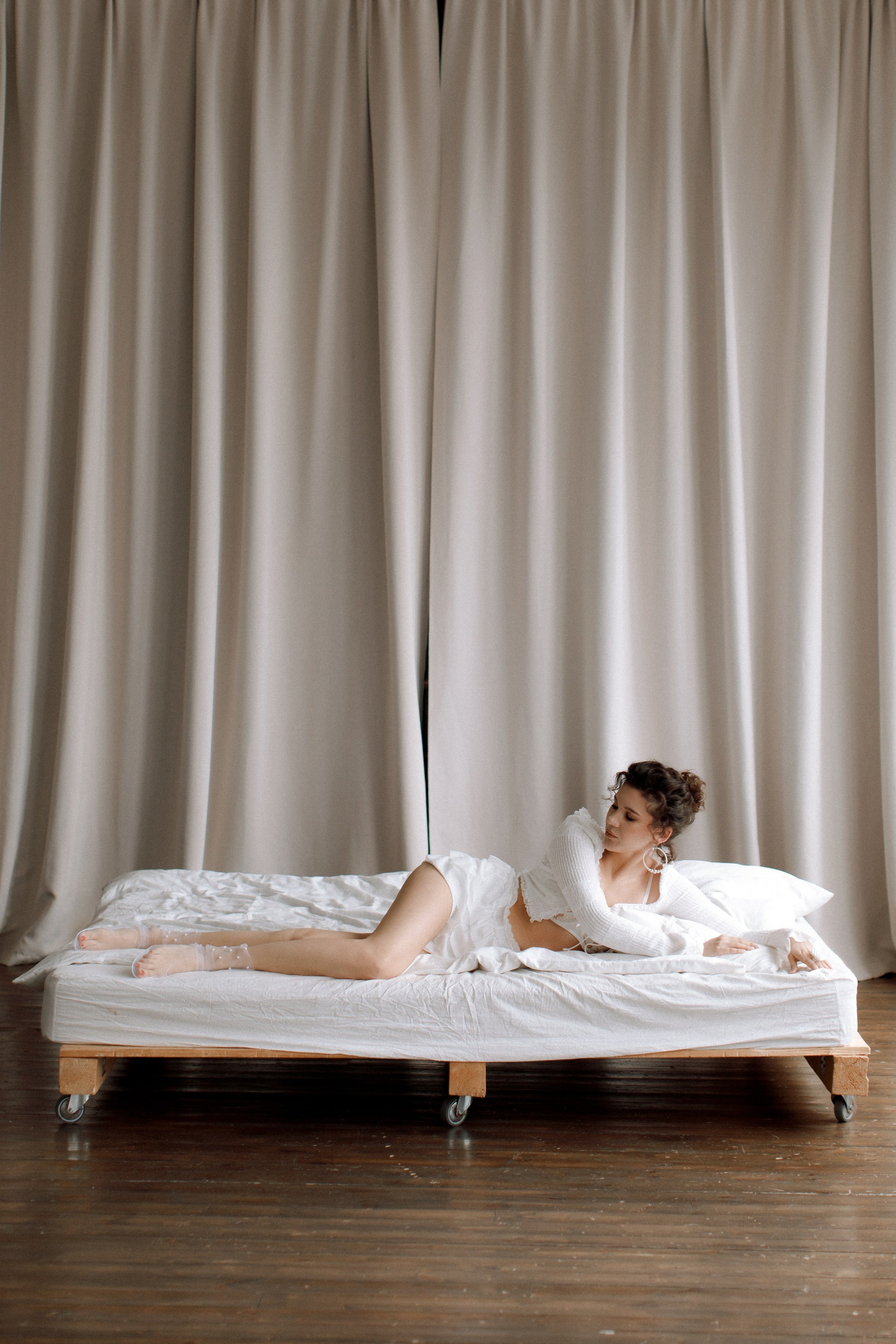 Валерия. Фотосессия с цветами+серия в ЧБ. Фотограф в Москве Ольга Сатони