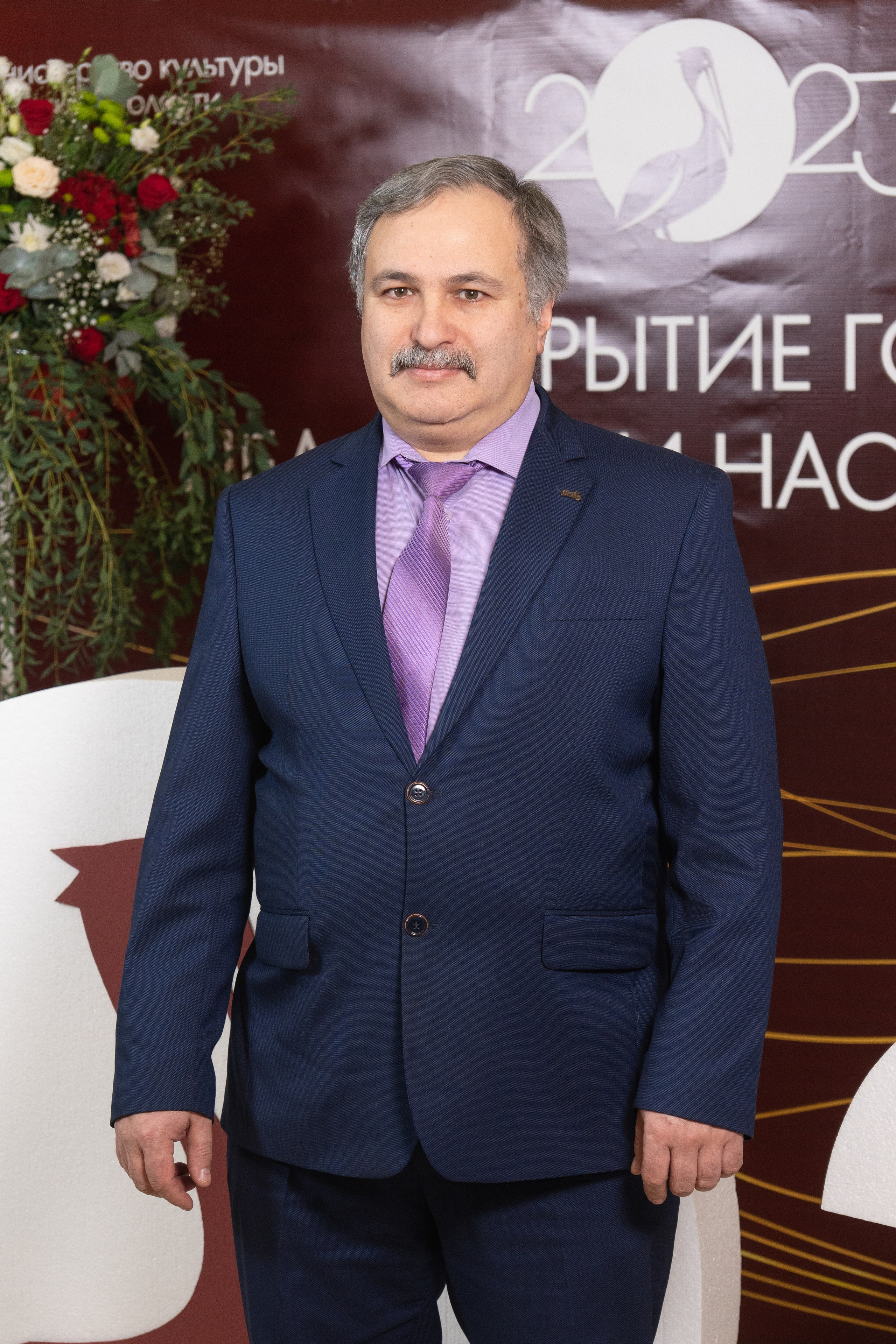 Музыкальный театр. Занимаюсь профессиональной фотографией и живу рядом с Байкалом. Работаю в разных жанрах