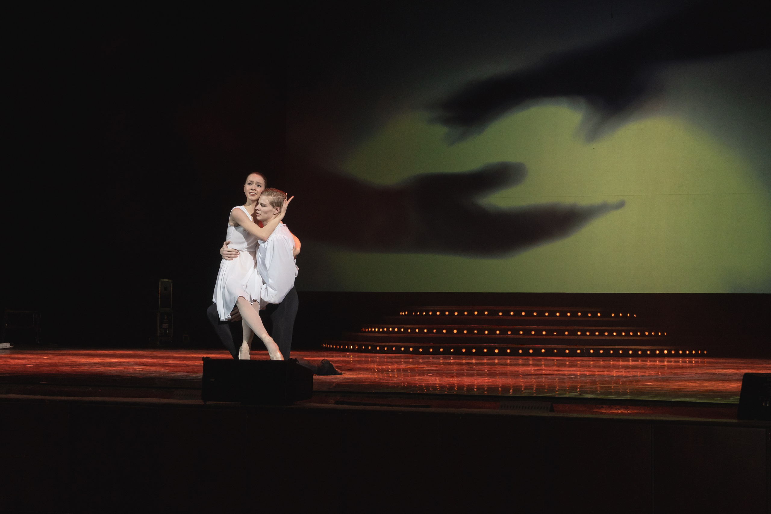 Музыкальный театр. Занимаюсь профессиональной фотографией и живу рядом с Байкалом. Работаю в разных жанрах