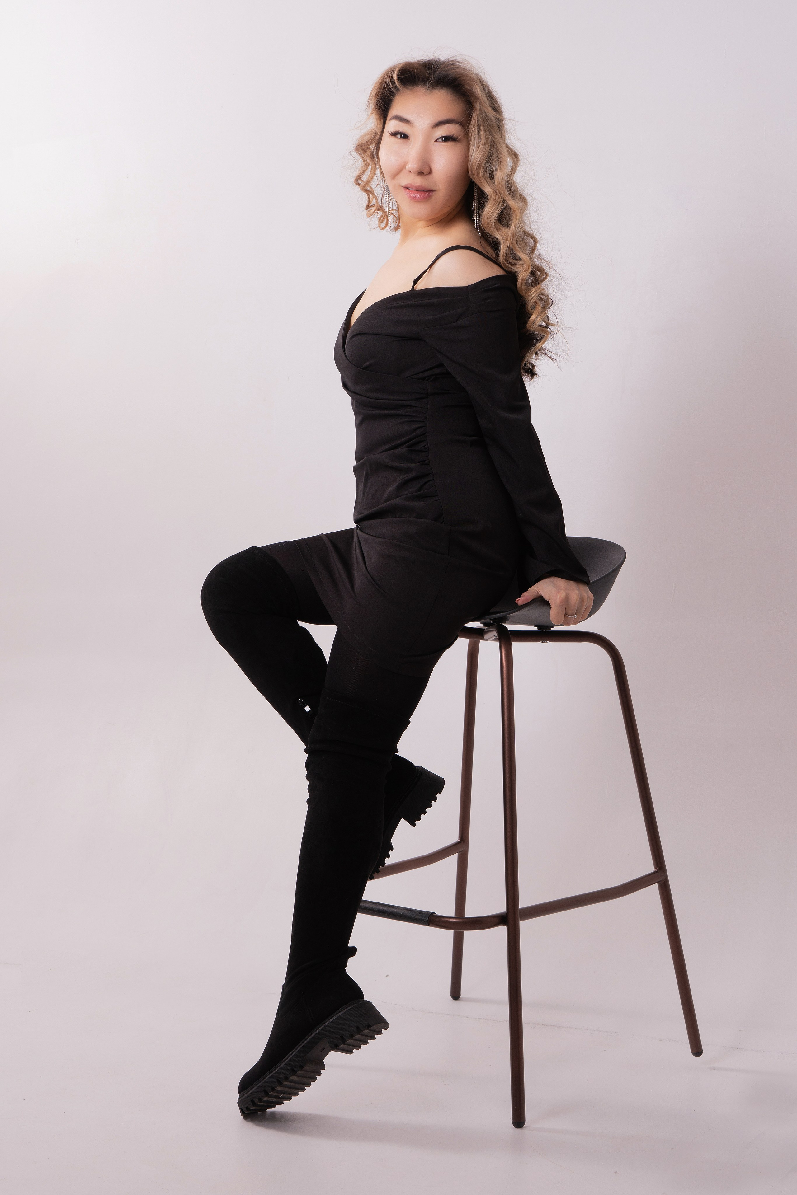 Фотоконтент, женский портрет. Занимаюсь профессиональной фотографией и живу рядом с Байкалом. Работаю в разных жанрах