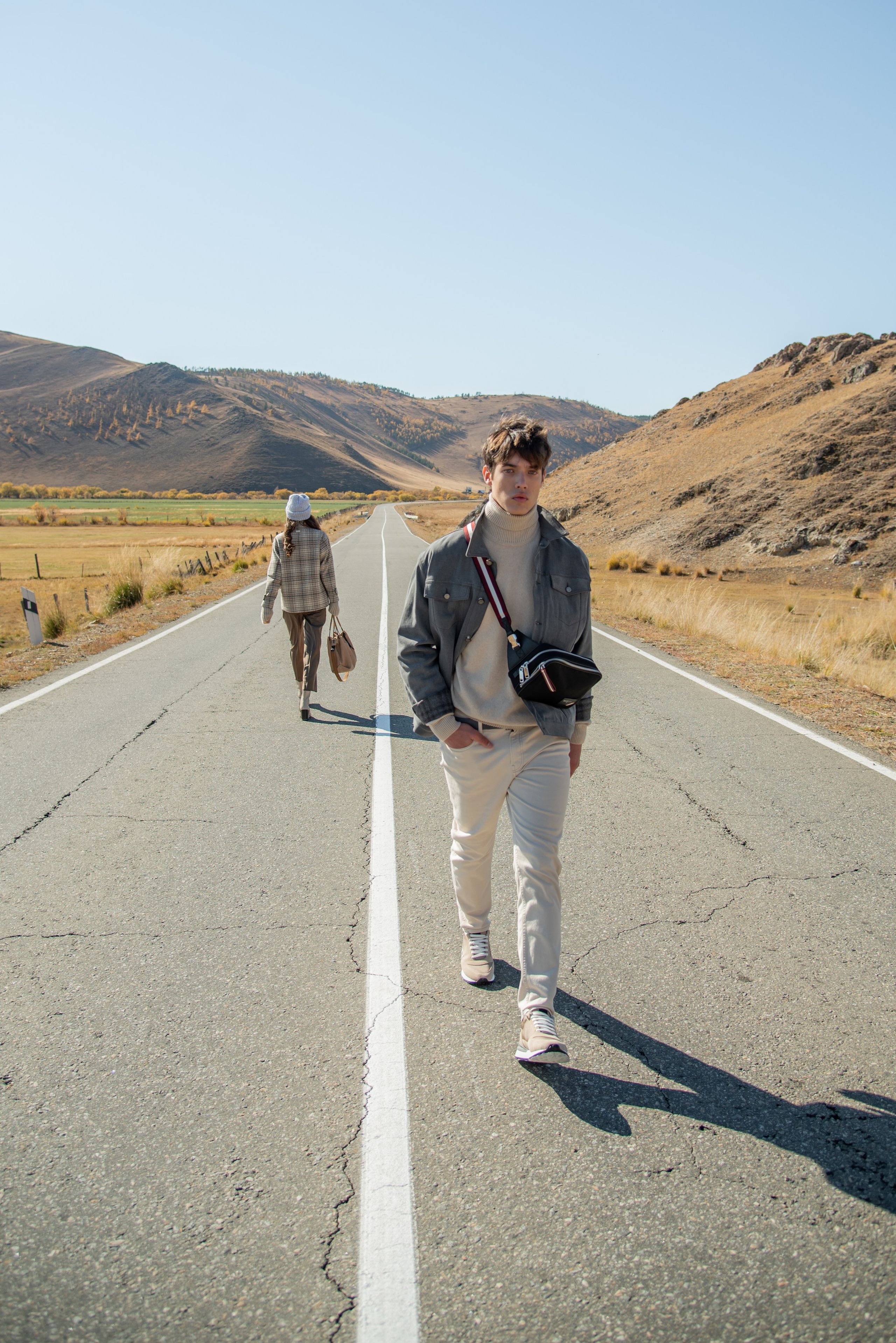 Съёмка одежды на Ольхоне. Занимаюсь профессиональной фотографией и живу рядом с Байкалом. Работаю в разных жанрах