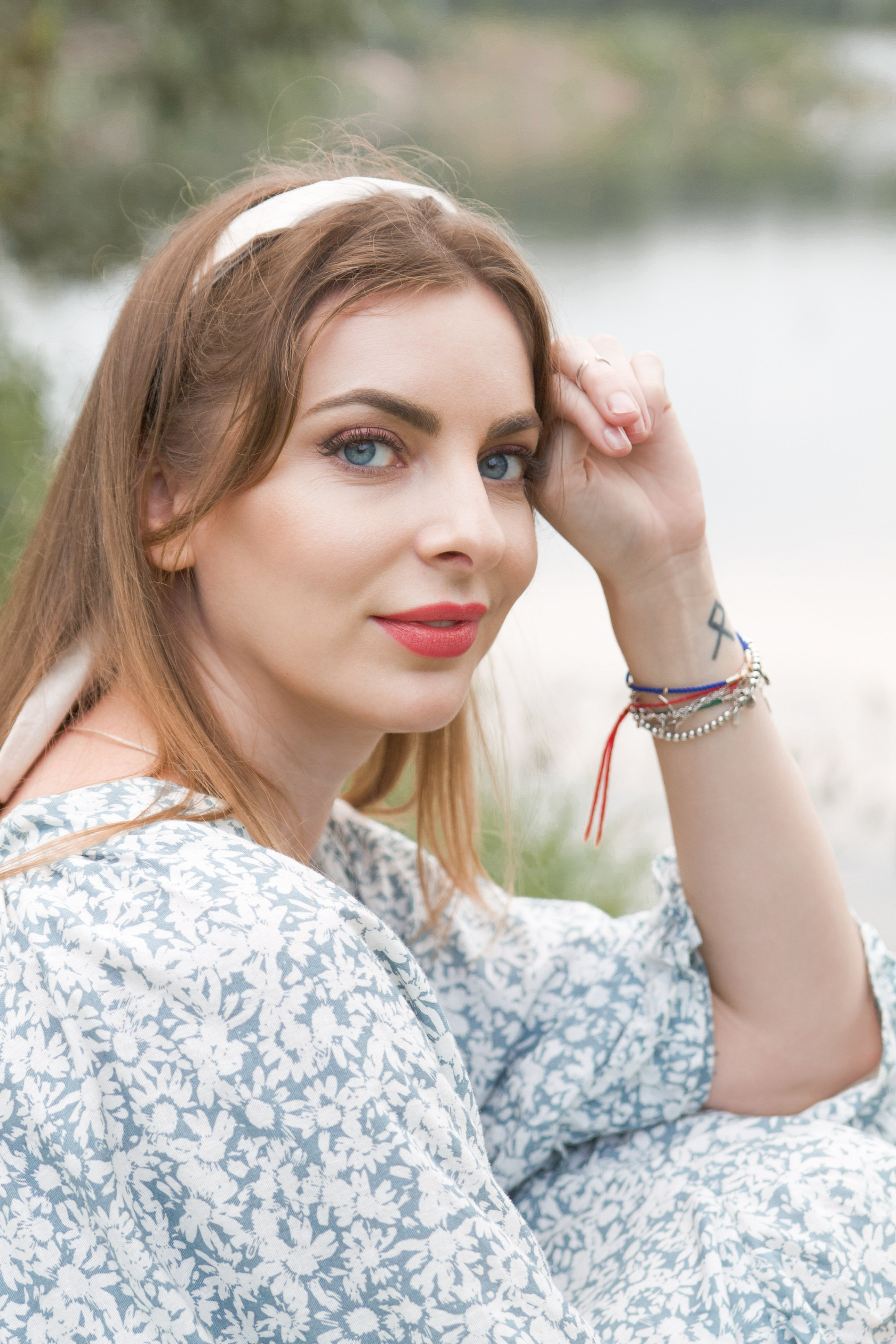 Настенька и река. Фотограф Ирина Воробьева