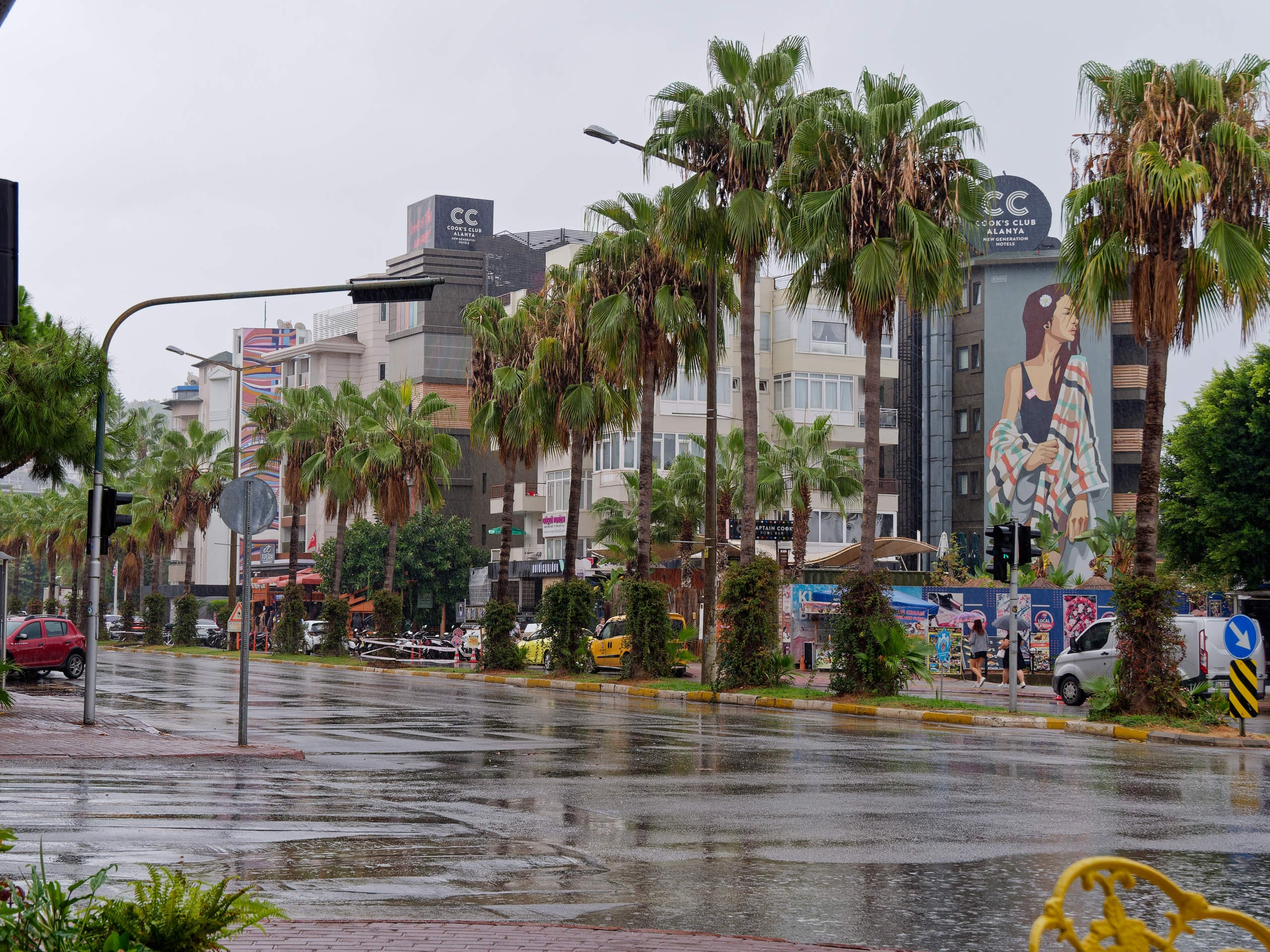 Алания 2025, город, стрит-фото. Избранные фотографии