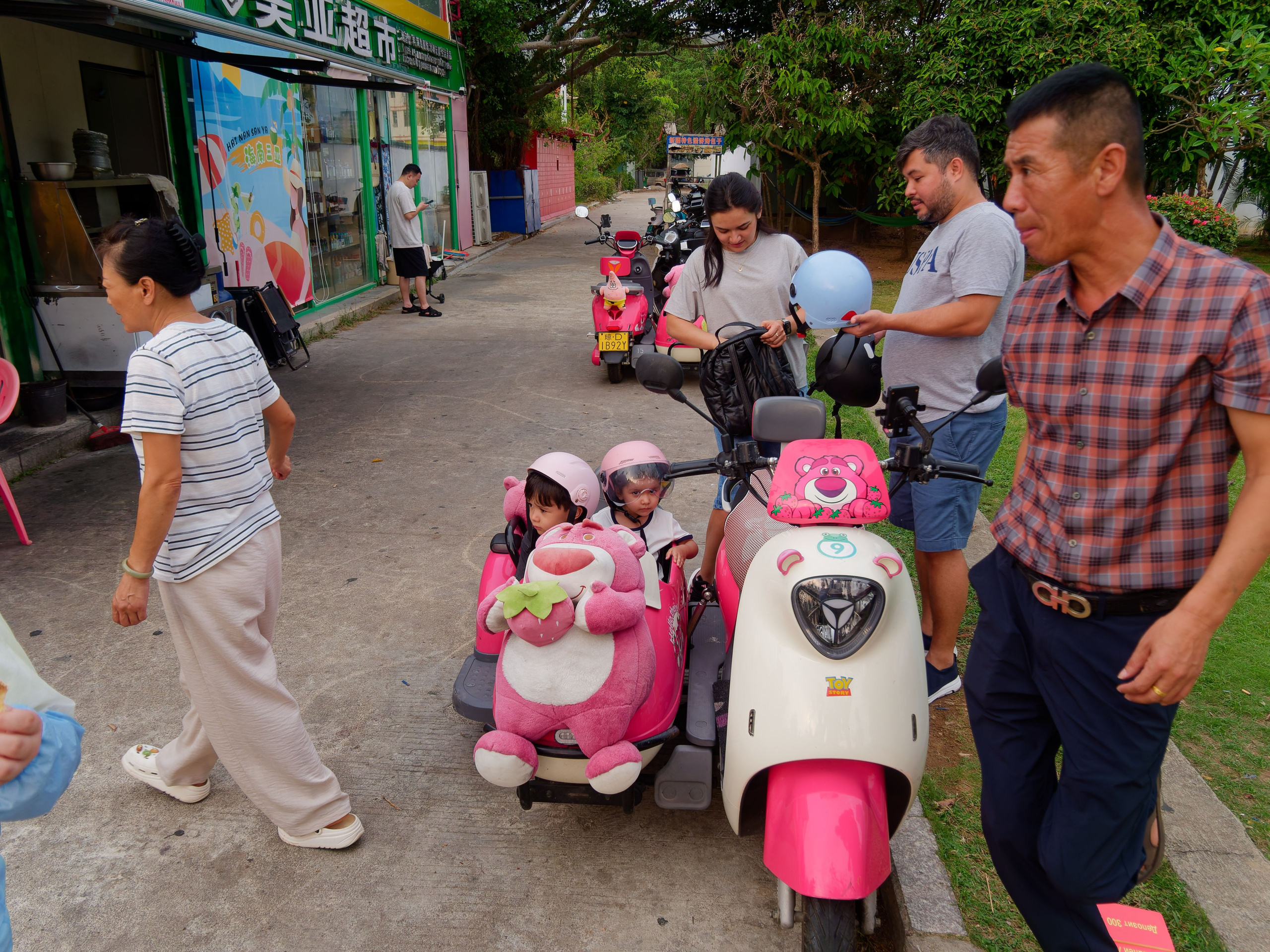 Хайнань 2026, «Food Street» ночная улица еды в Ялунване. Фотопрогулки по Миру