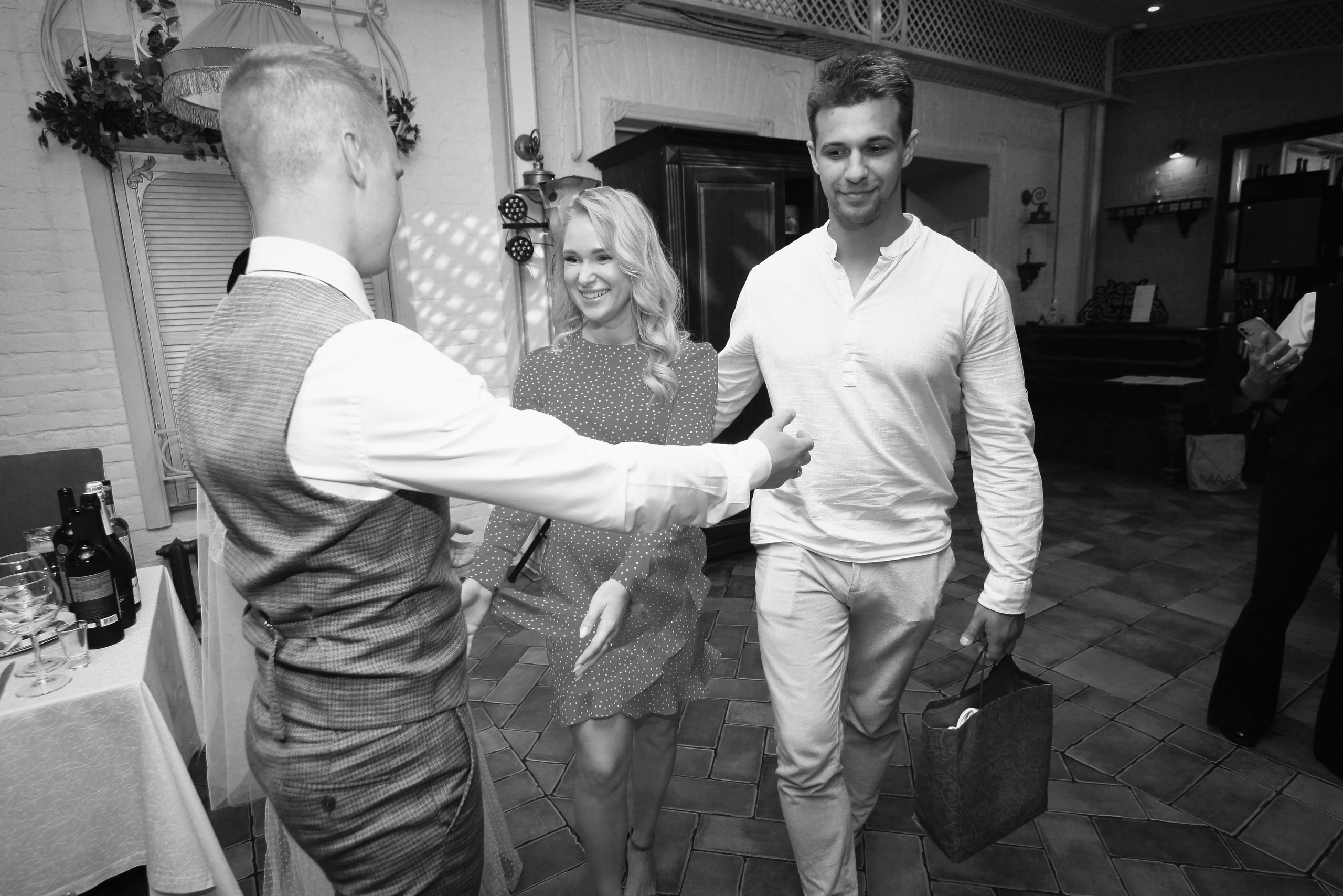 Съемка пары в отеле, на природе, в городе. Свадебный и репортажный фотограф в Ярославле и Санкт-Петербурге Роман Микрюков