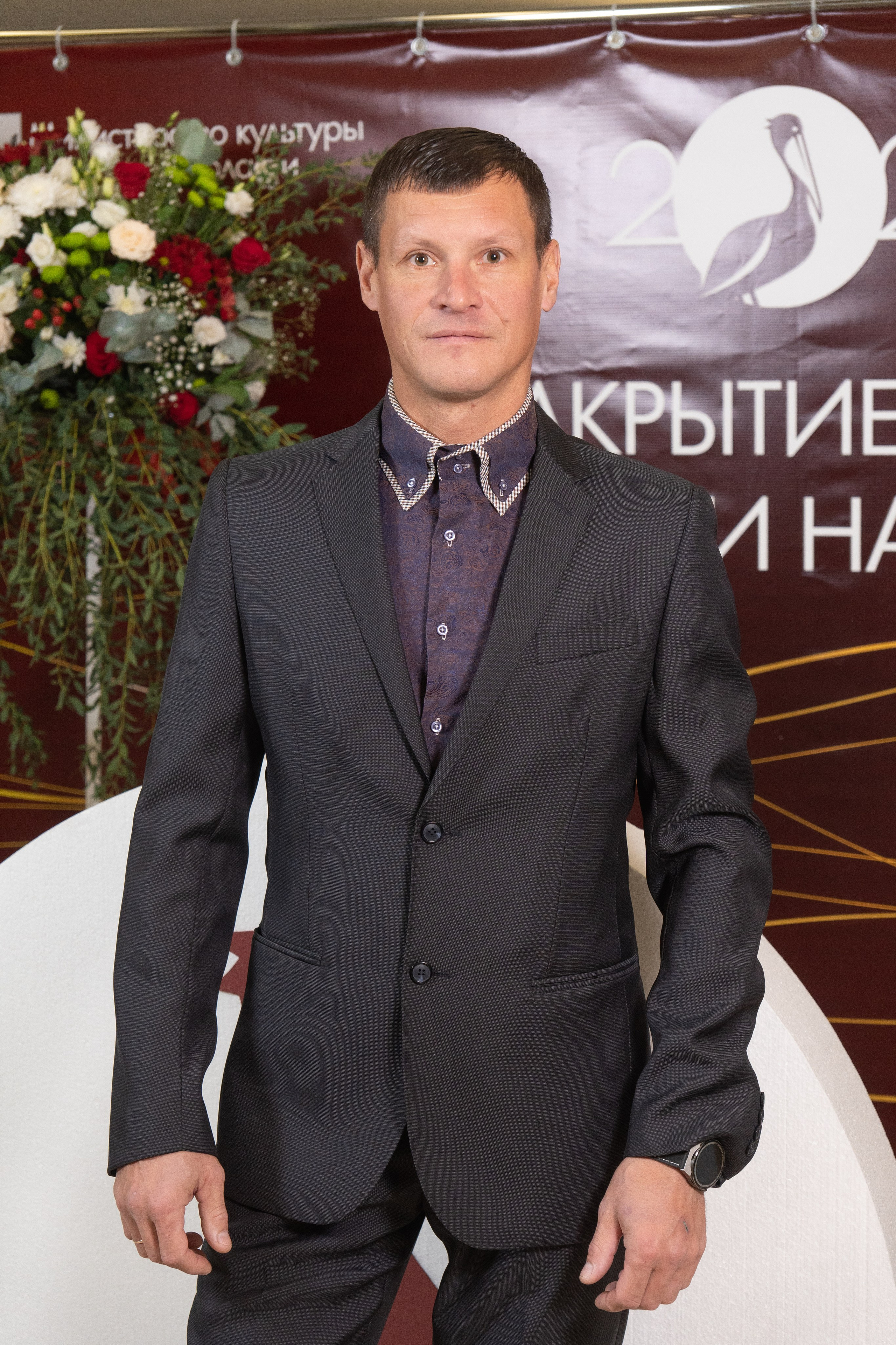 Музыкальный театр. Занимаюсь профессиональной фотографией и живу рядом с Байкалом. Работаю в разных жанрах