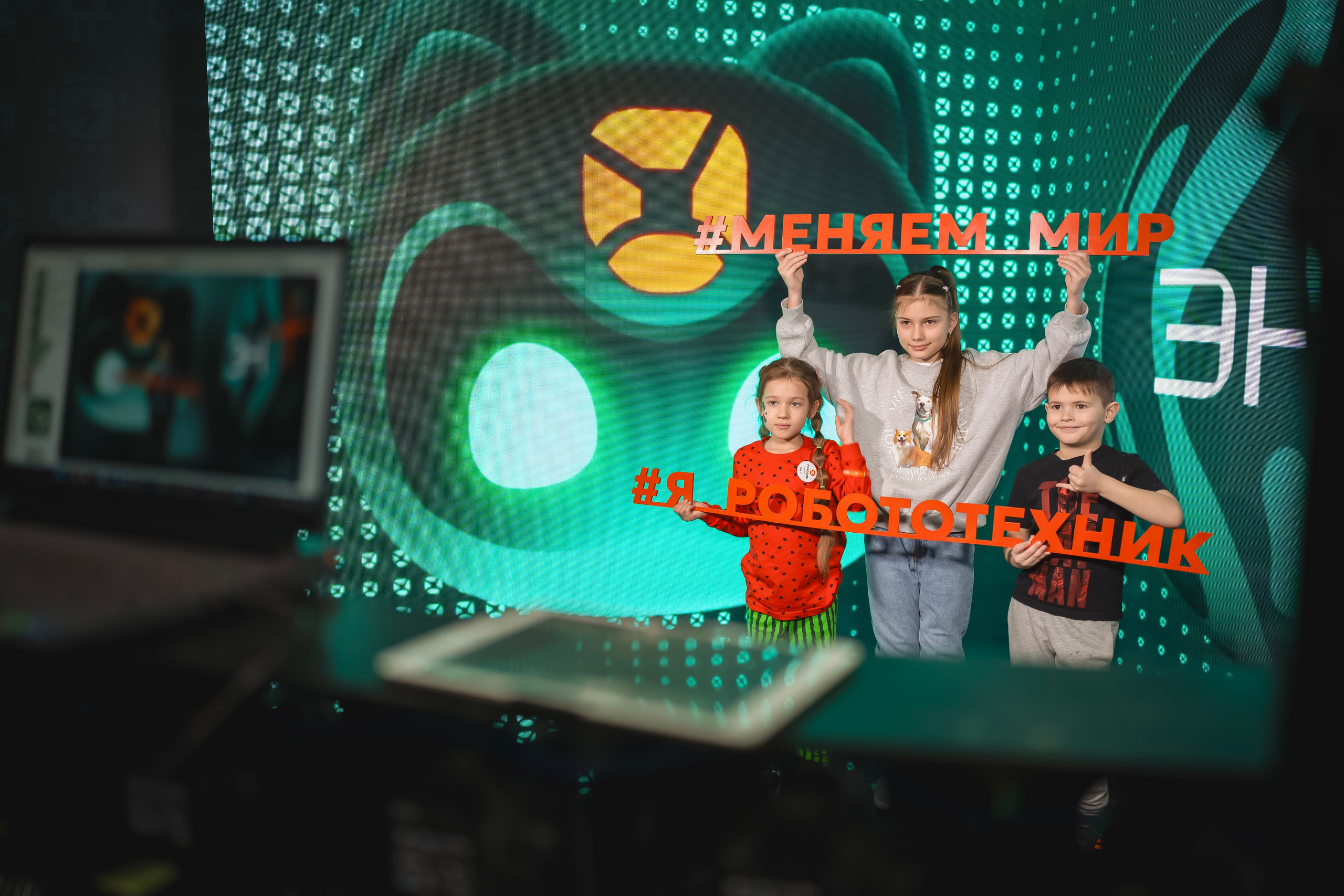 Робосиб в Сибэкспоцентре. Занимаюсь профессиональной фотографией и живу рядом с Байкалом. Работаю в разных жанрах