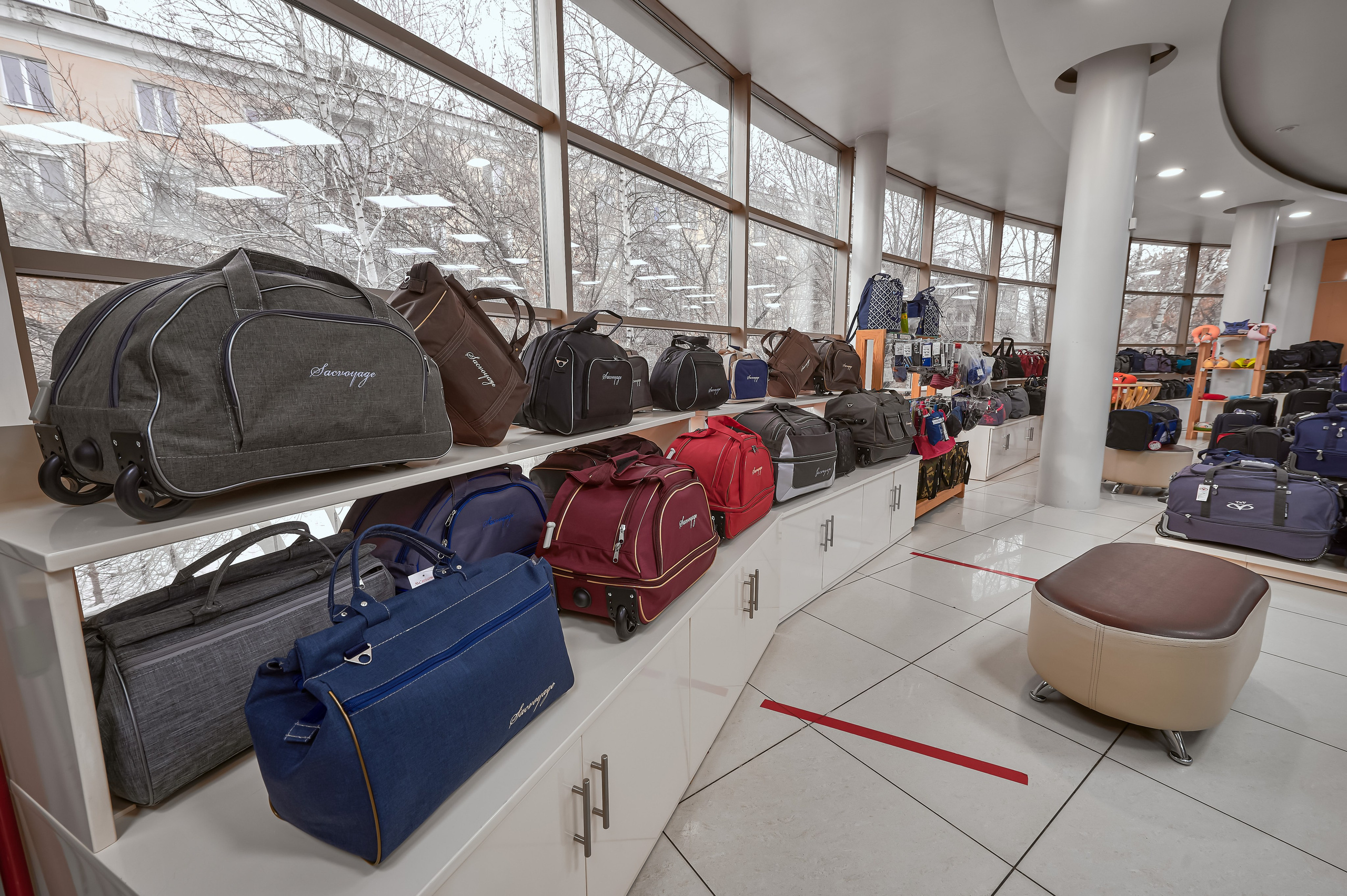 Портфолио по интерьерной и экстерьерной фотосъёмки: Мир Сумок — Правый берег. Фотограф Яковлев Роман — Красноярск