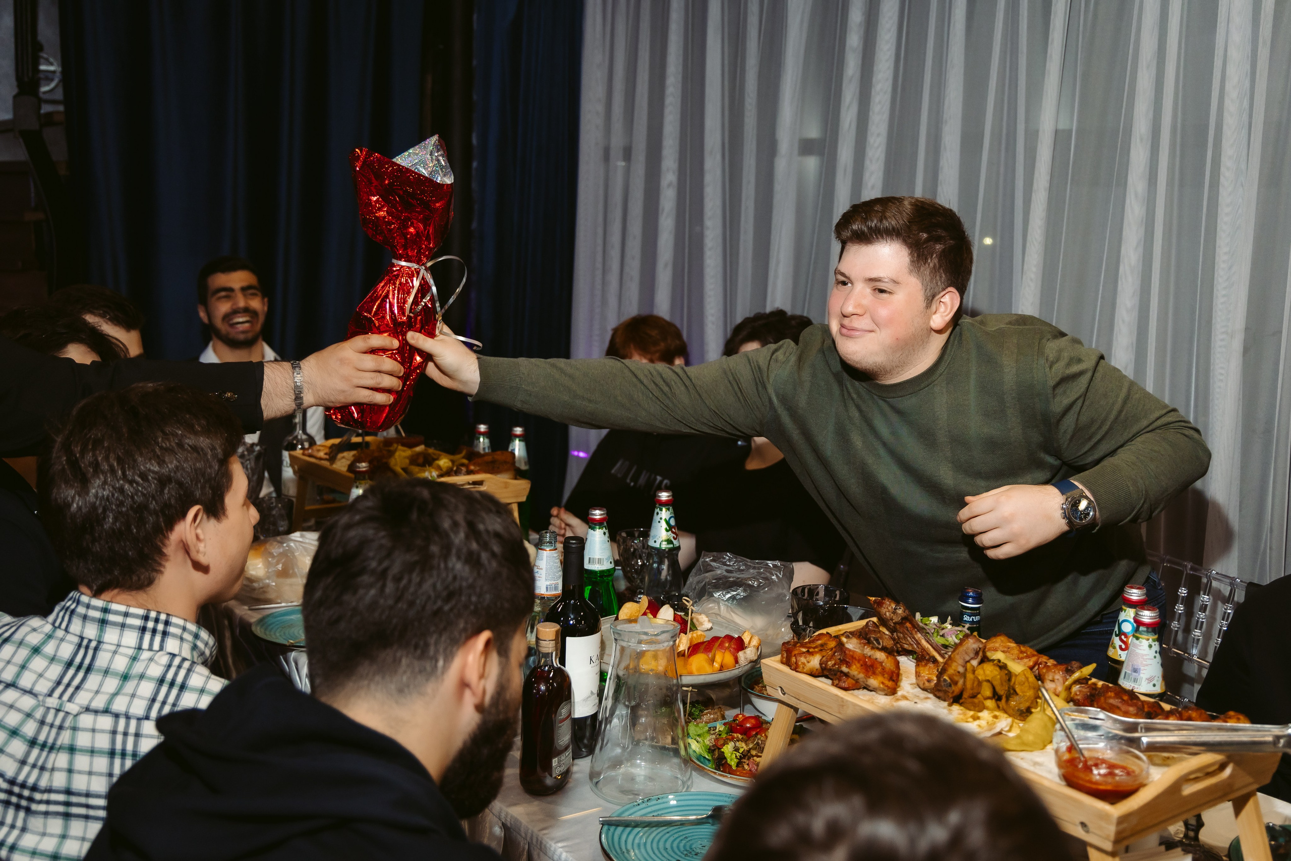 День рождения 04.04.2024 г. Свадебный Фотограф в Москве Гор Магтагян