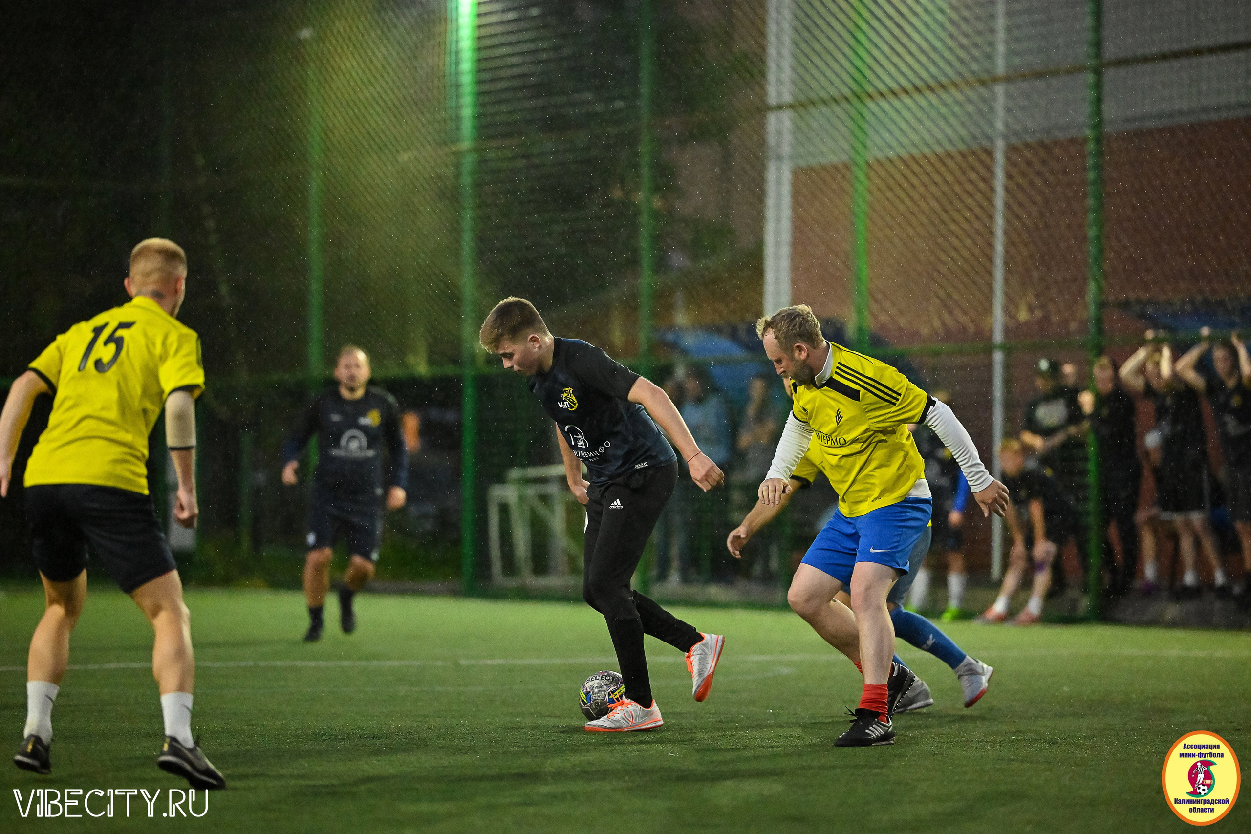 ИГРЫ МИНИ-ФУТБОЛЬНОЙ И КОРПОРАТИВНОЙ ЛИГИ. VIBECITY.RU Вайб Сити Ру Фоторепортажи Фотоотчеты Калининград