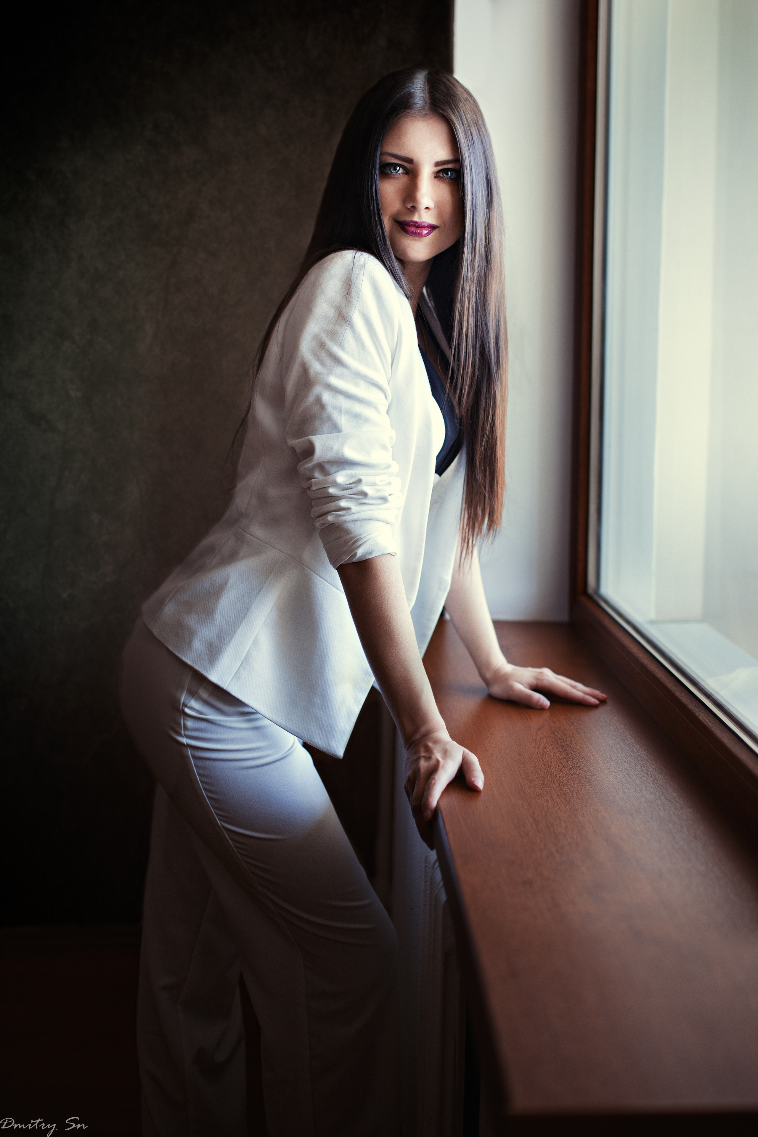 Фотосет с Кристиной у окна в формате для «себя»