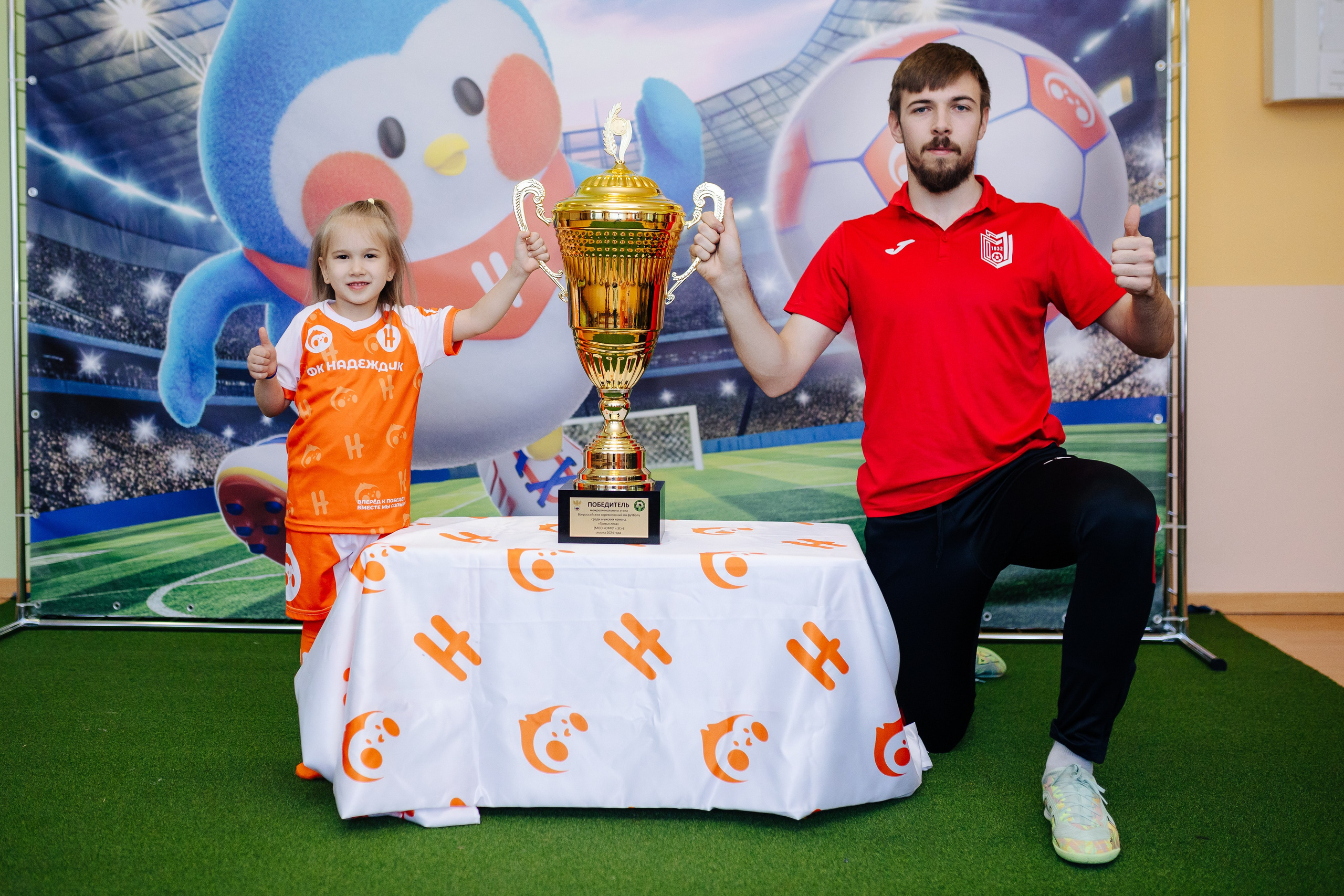 Фотосессия с кубком в детских садах г. Магнитогорска. Денис Прохоров Фотограф в г. Магнитогорск