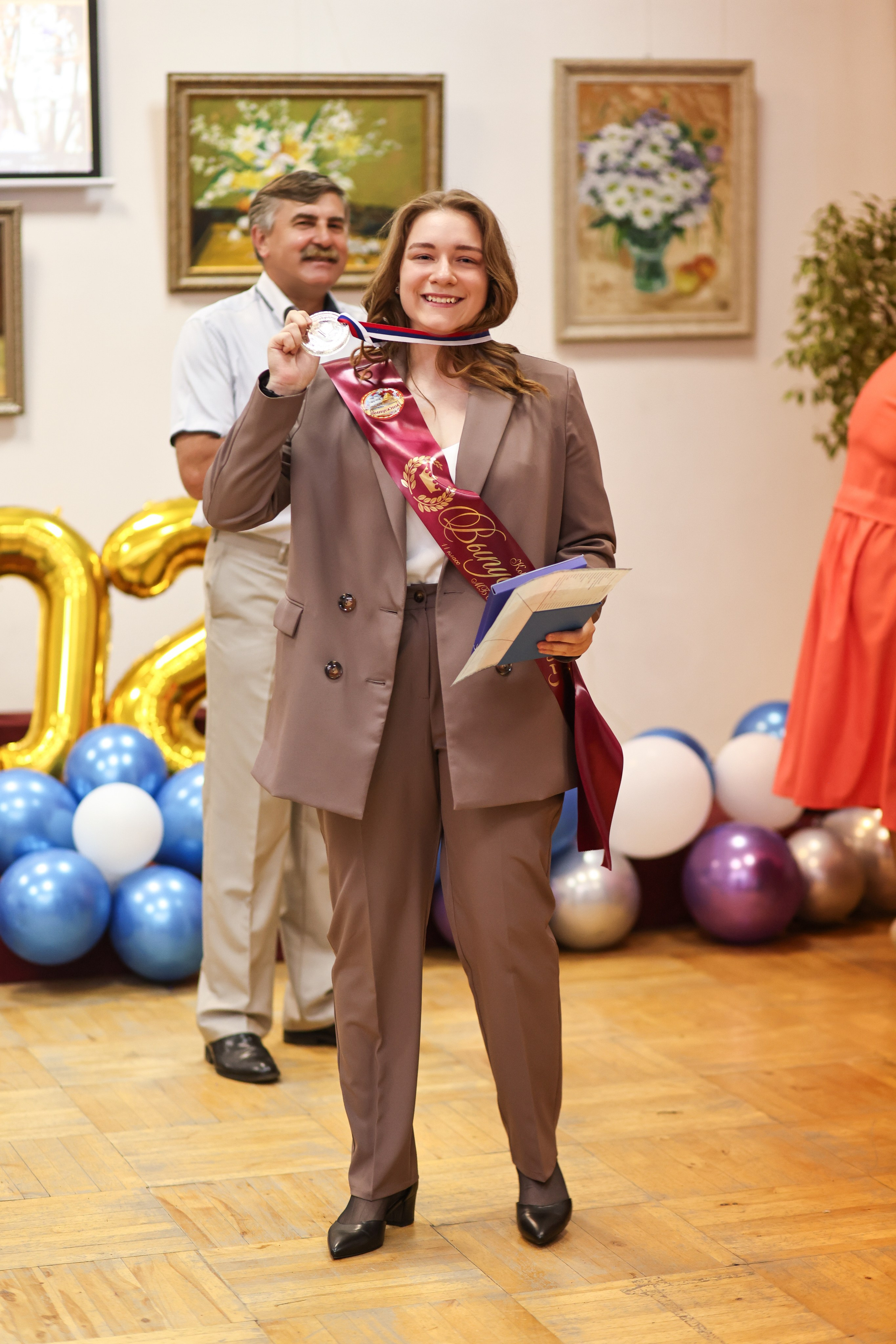 Вручение аттестатов. Школа № 7, выпускники 11 класса 2023 г. Студия выпускных альбомов Остров