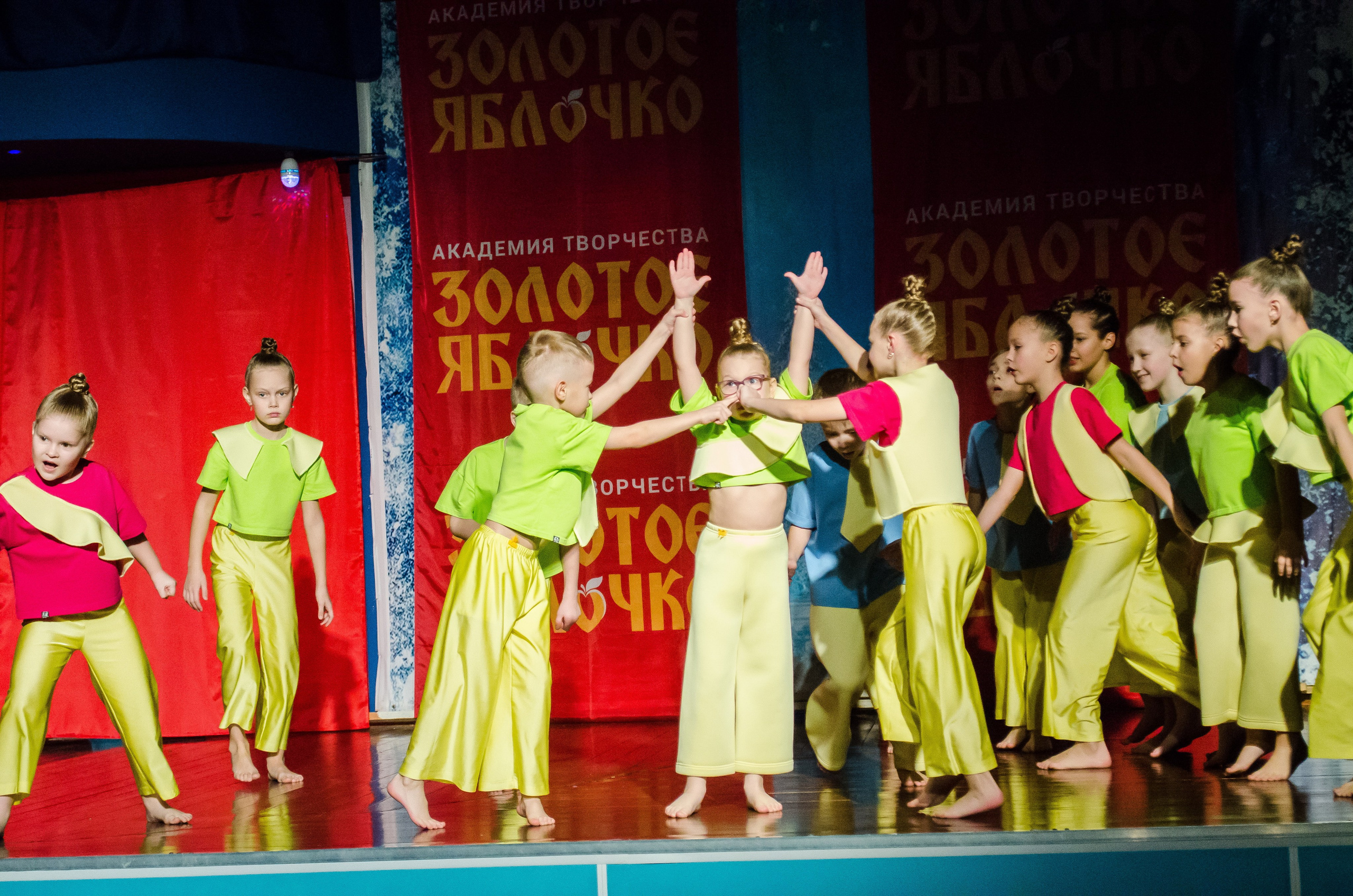 14 декабря, г. Омск. Золотое яблочко