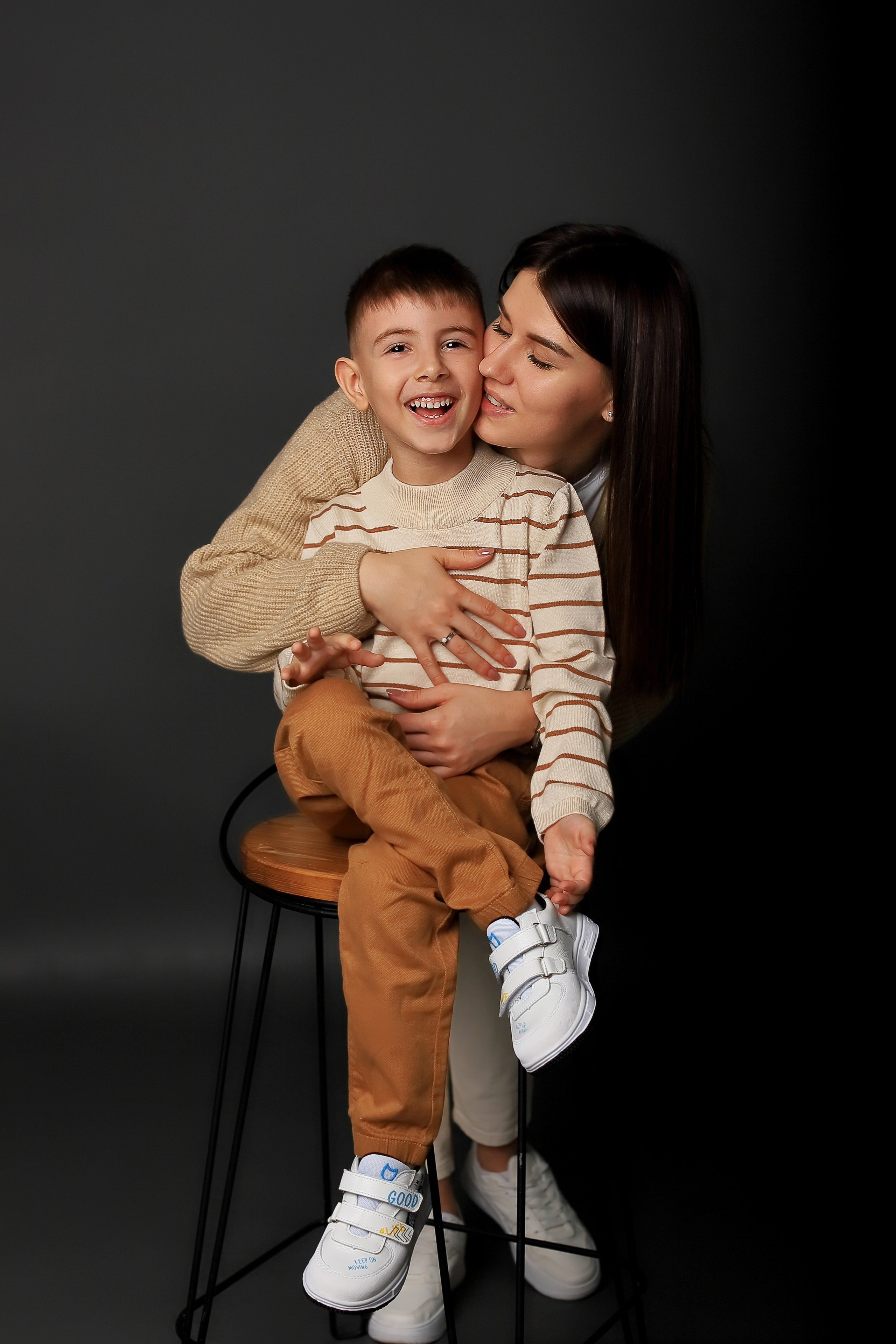 Семейные фотосессии в интерьере. Интерьерная фотостудия Toffee Studio