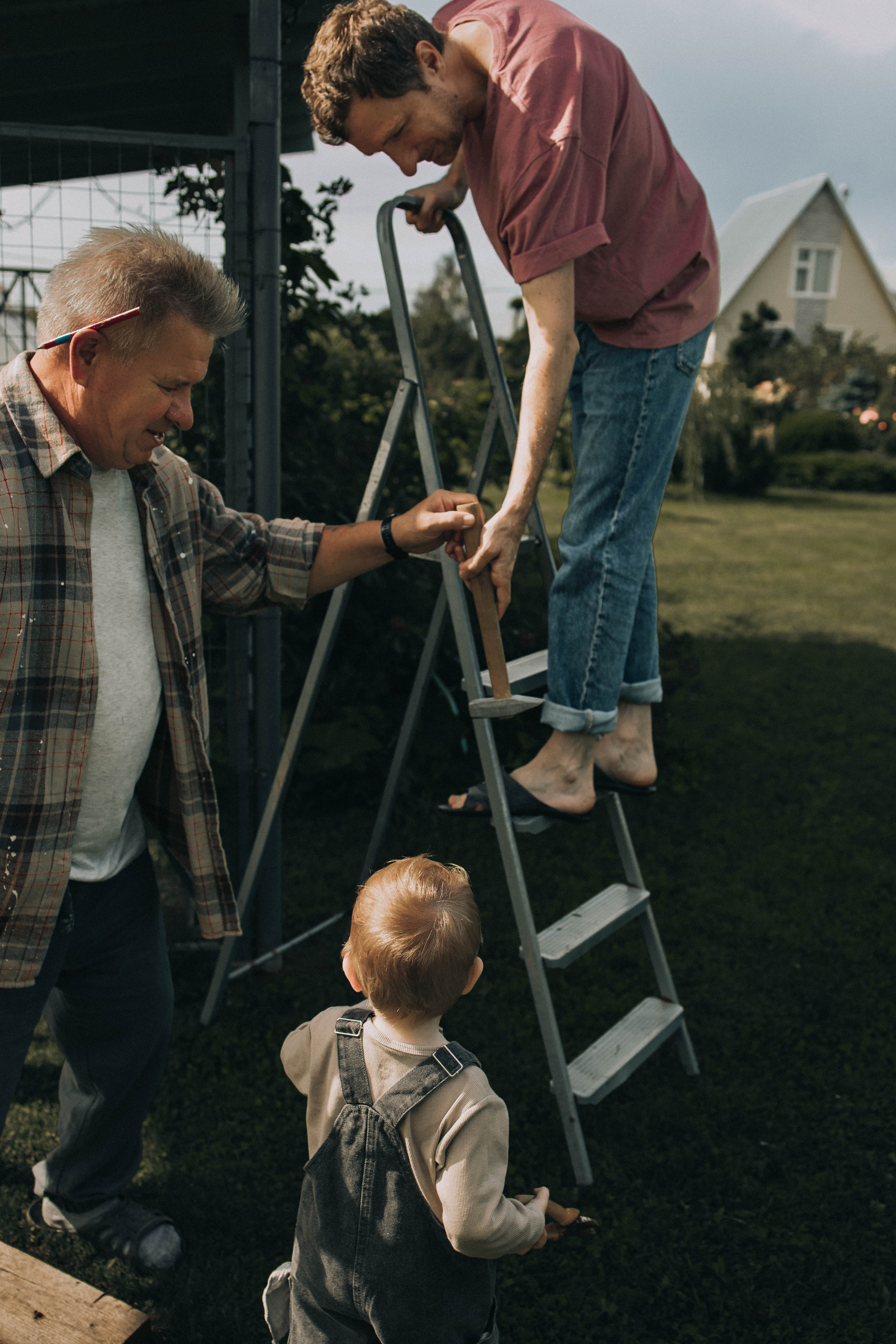 Стройка с дедом. Фотограф lifestylе в Москве Пшеничная Анастасия