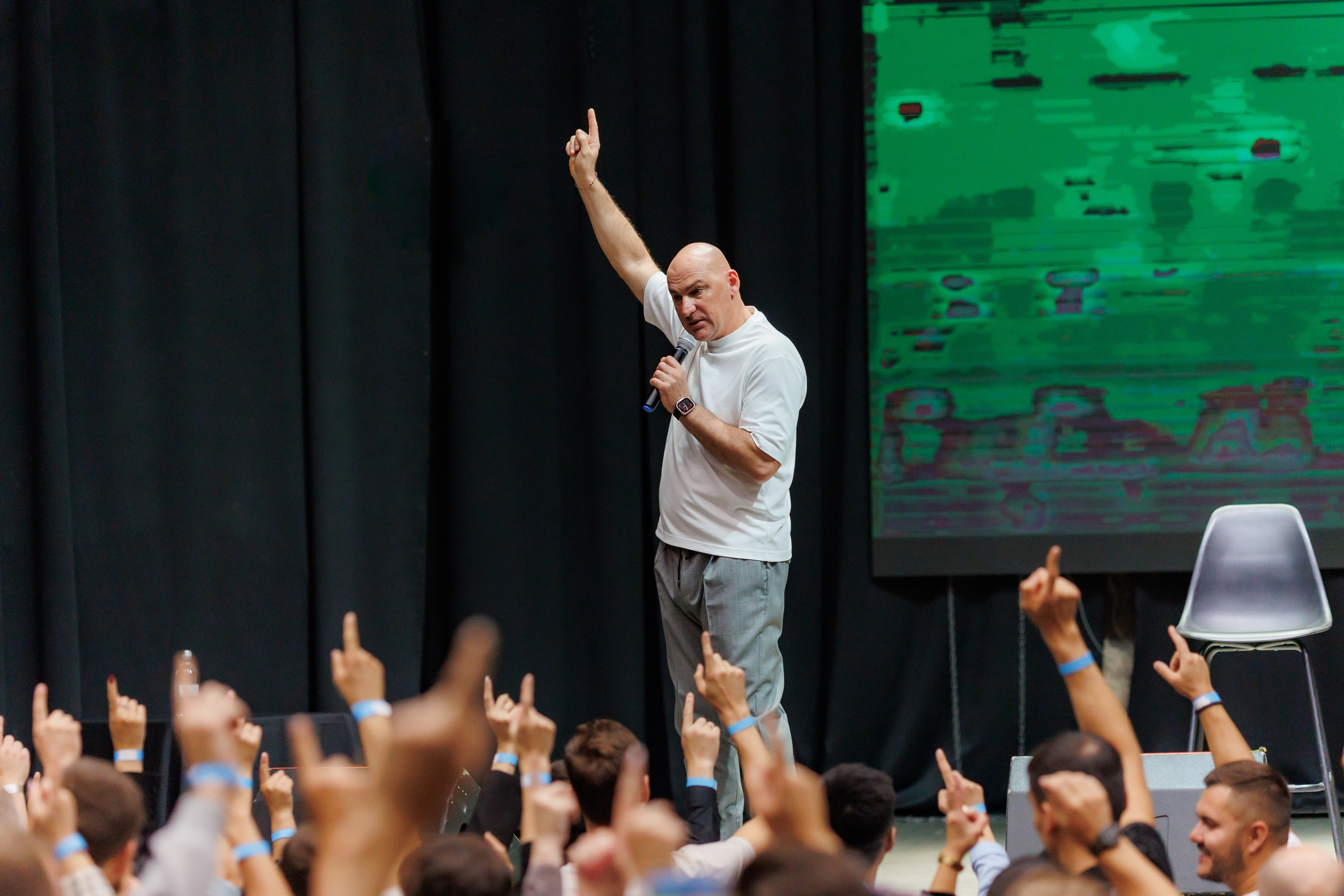 Радислав Гандапас. Мастер-класс Лидерские стратегии. Иван Косогорцев фотограф