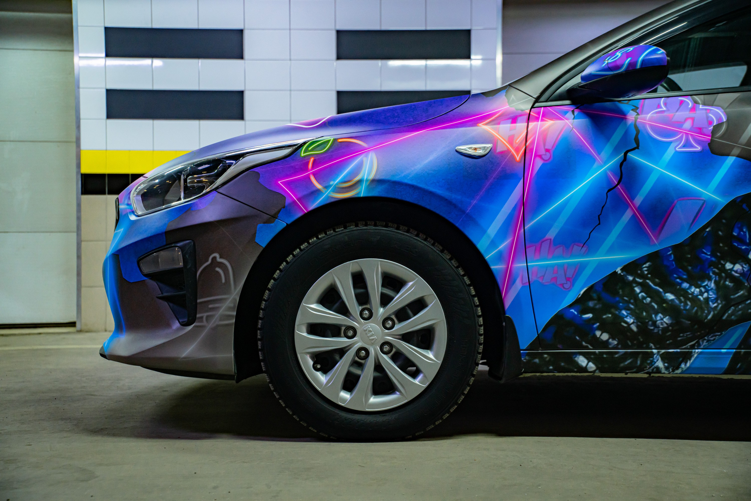 Винилография на KIA Ceed SW. Студия дизайна и оклейки авто Barmaley Design