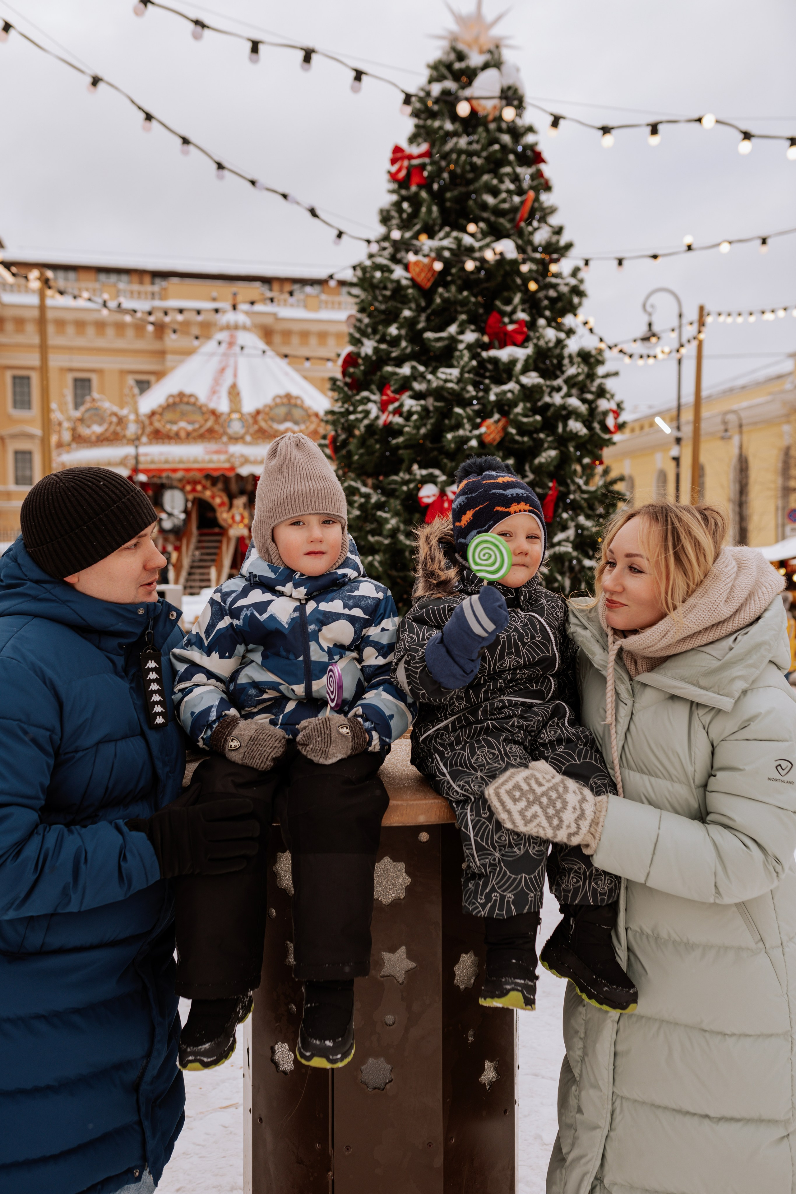 Семейная, Манежная площадь