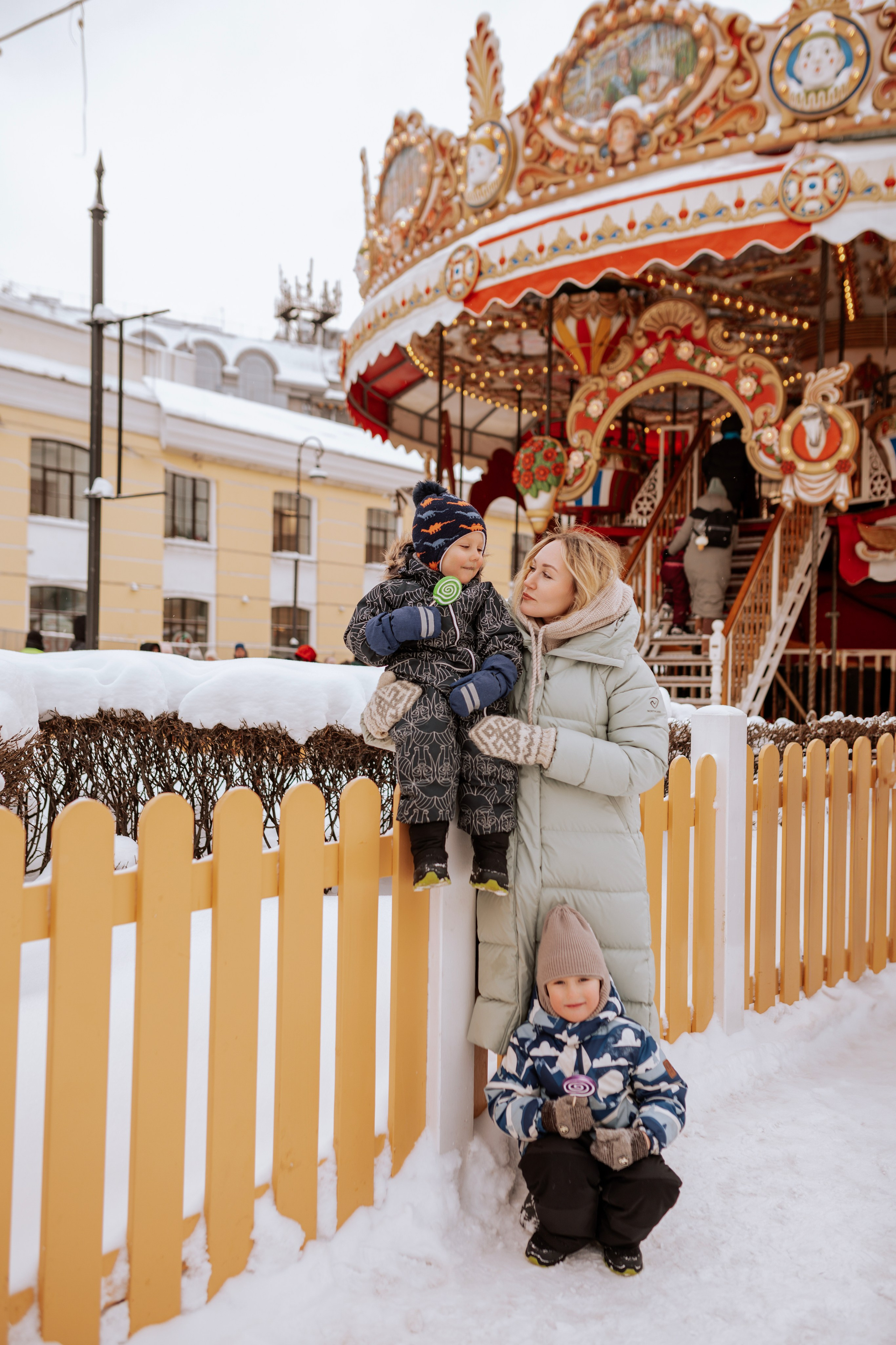 Семейная, Манежная площадь