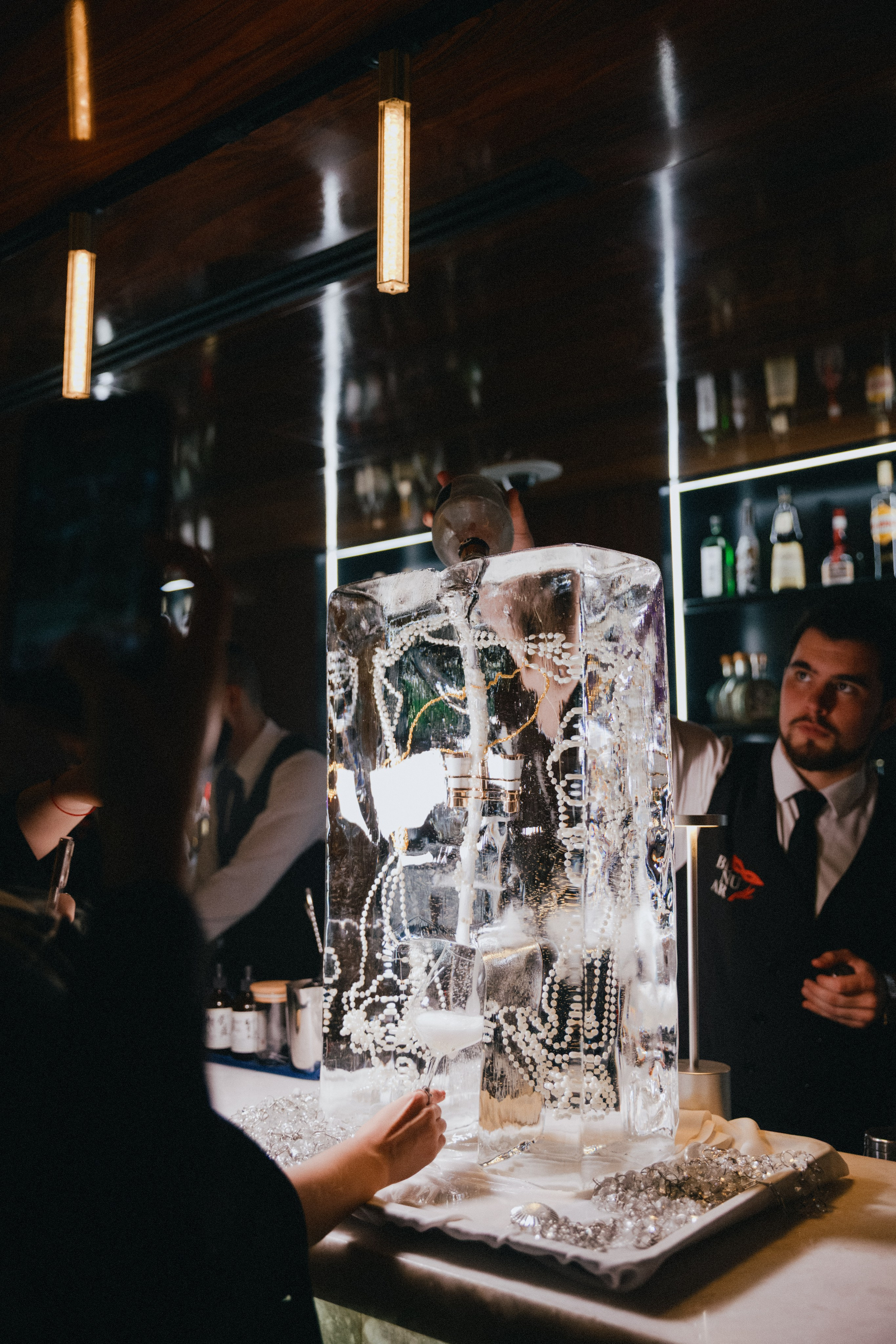 19 июня (пятница) премьера шоу-программы «Ривьера». BENUAR Restaurant