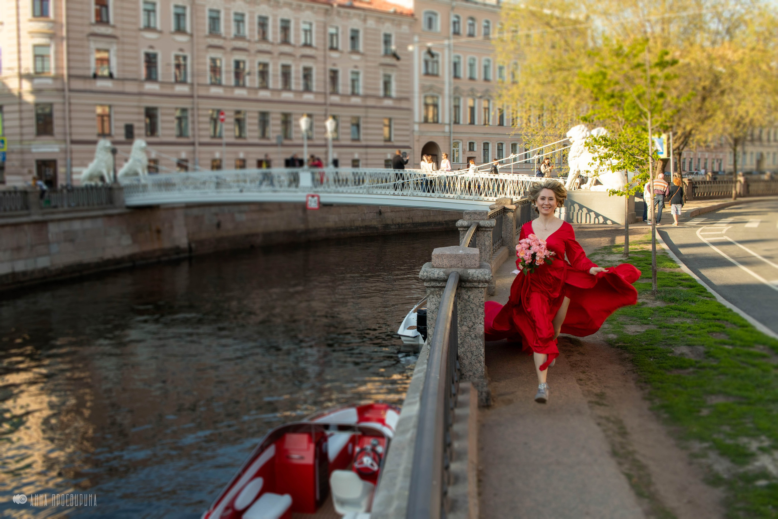 Контент-съемка с цветами, канал Грибоедова. Ваш фотограф в Санкт-Петербурге Анна Просвирина
