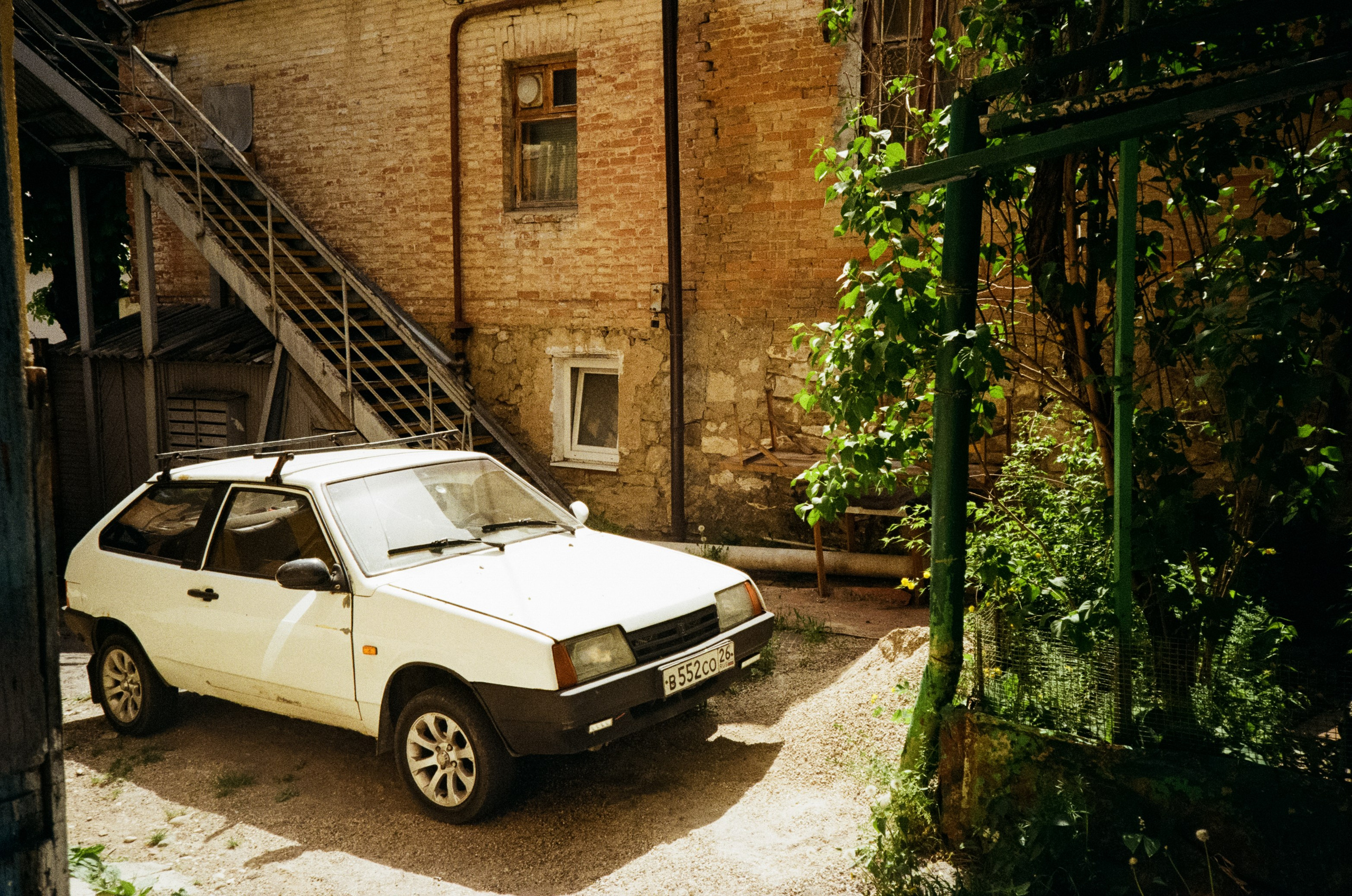 Прогулка по Курортному проспекту и Чебурашка. Кисловодск. Фотограф-документалист Мария Осокина