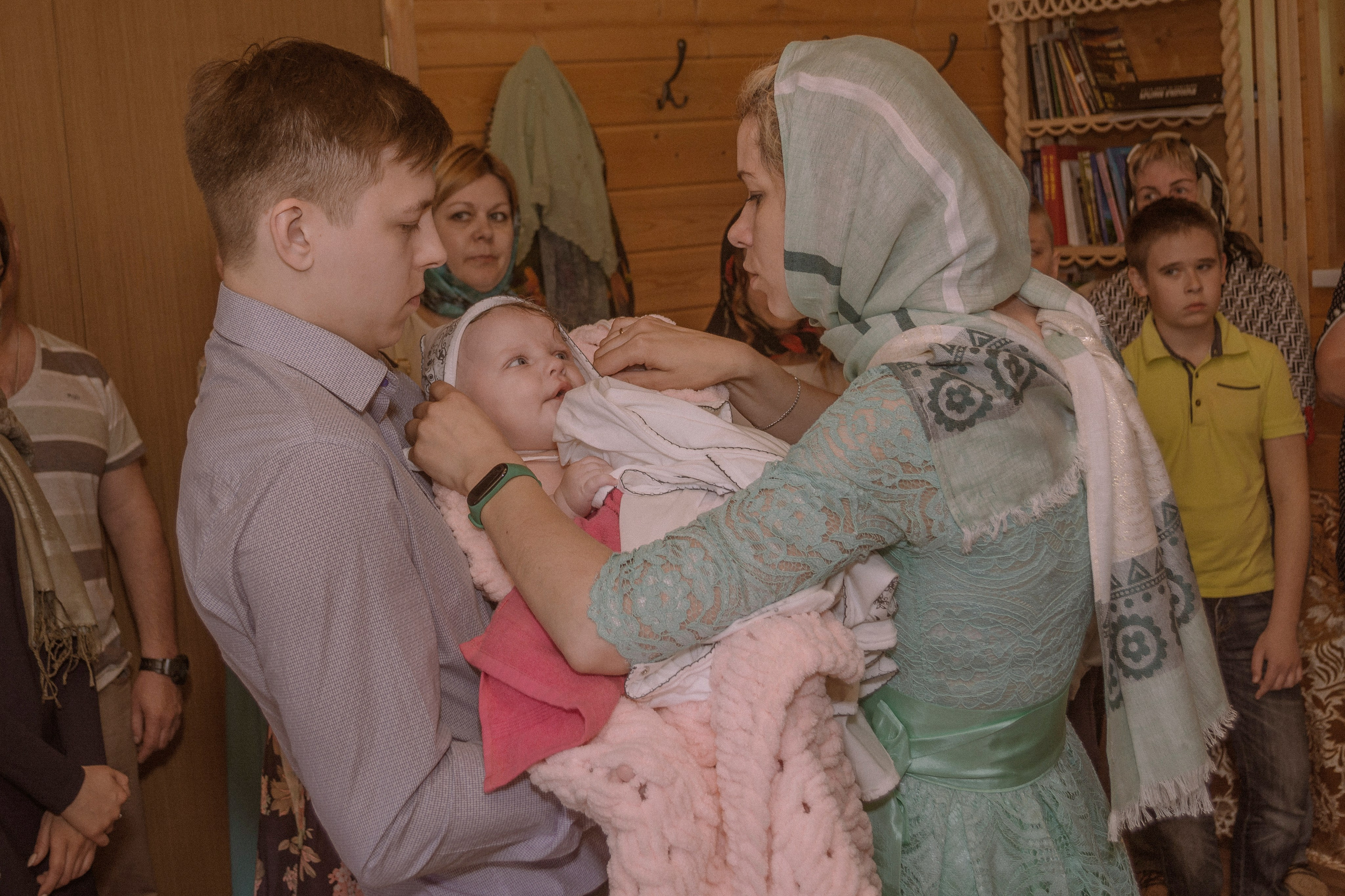 Крещение Василисы в храме Николая Чудотворца в д. Старый погост. Фотограф Евгений Егоров