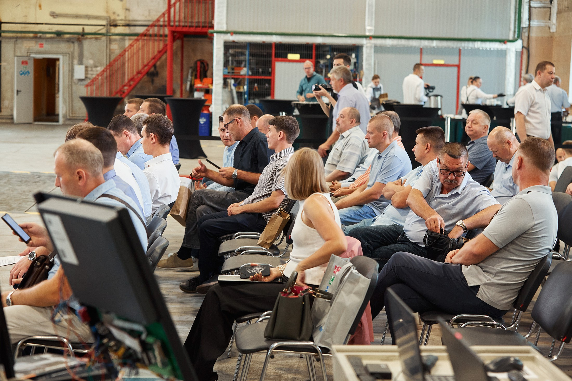 EMG / Международный форум / Презентация нового высокоточного станка. Антон Артюшин, портретный фотограф. Москва