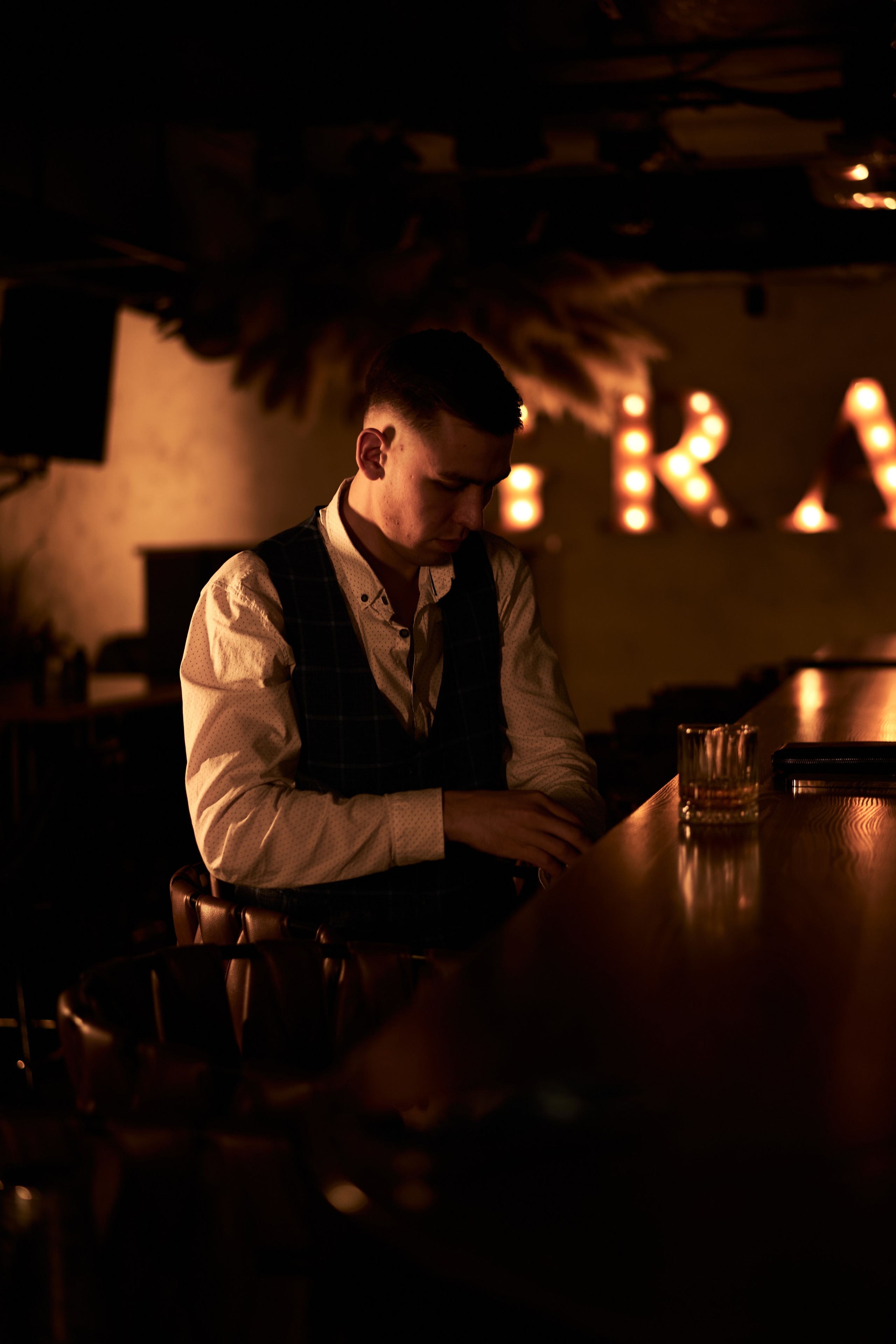 Мужская фотосессия ресторан. Фотограф Екатеринбург Кокшарова Александра